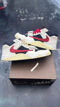 JORDAN JUMPMAN JACK TR TRAVIS SCOTT UNIVERSITY RED PRE OWNED SIZE 10.5