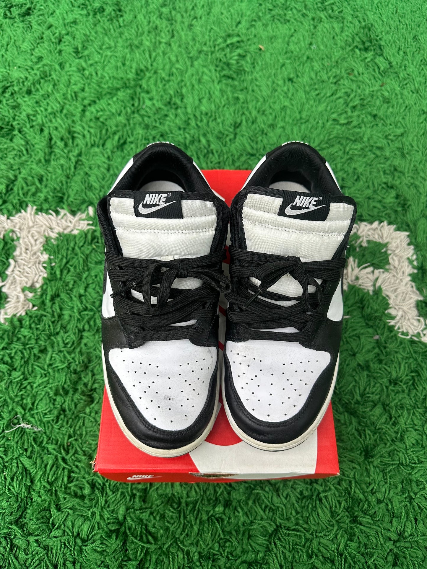 NIKE DUNK LOW RETRO WHITE BLACK PANDA PRE-OWNED SIZE 9