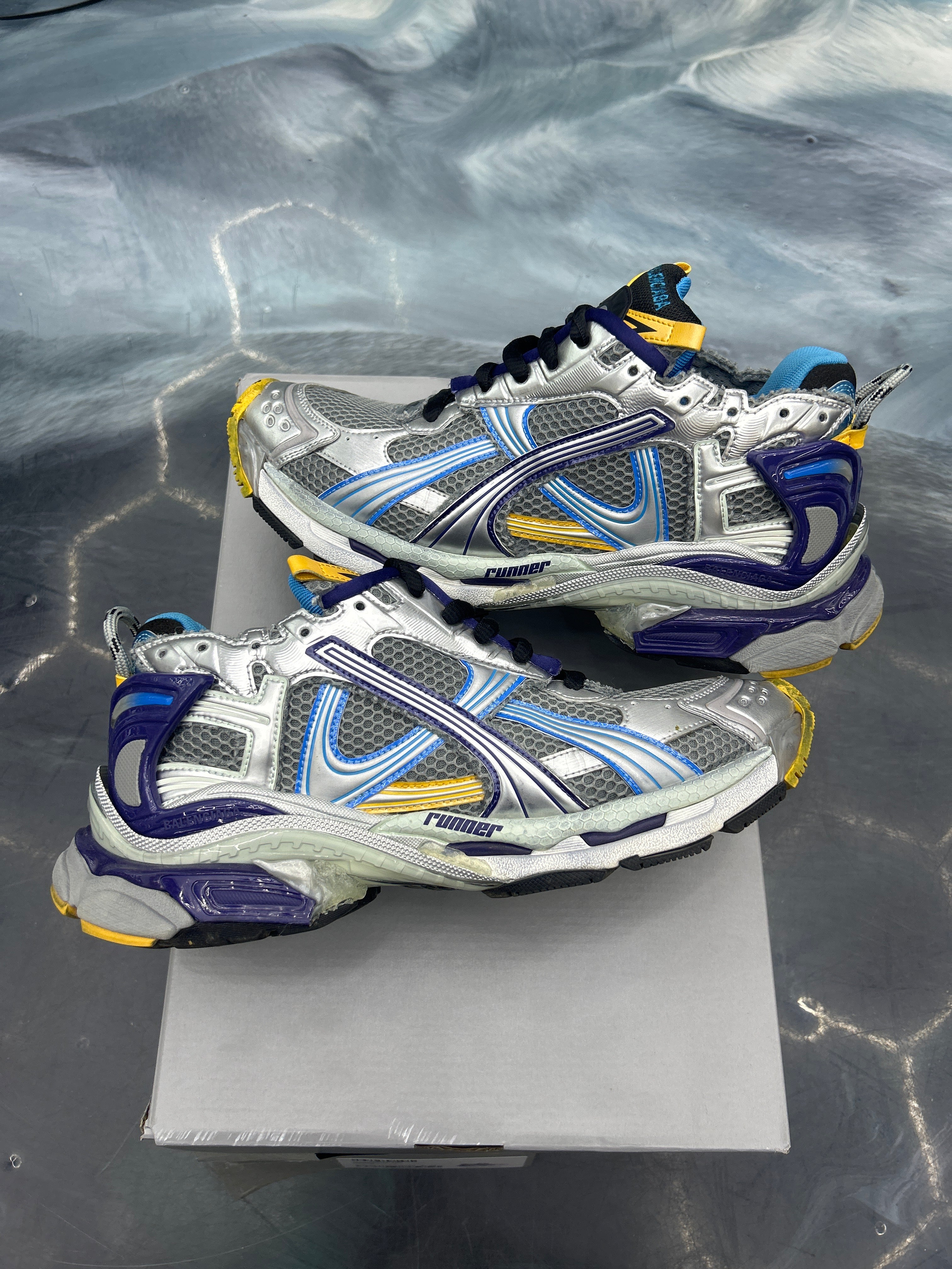 BALENCIAGA RUNNER PRE OWNED SIZE 42 EU 9US