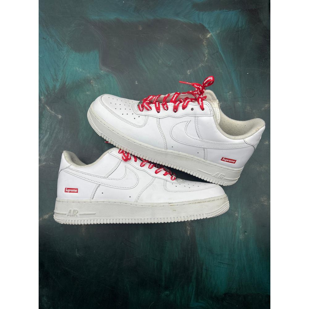NIKE AIR FORCE 1 LOW SUPREME WHITE PRE OWNED NO BOX SIZE 10.5