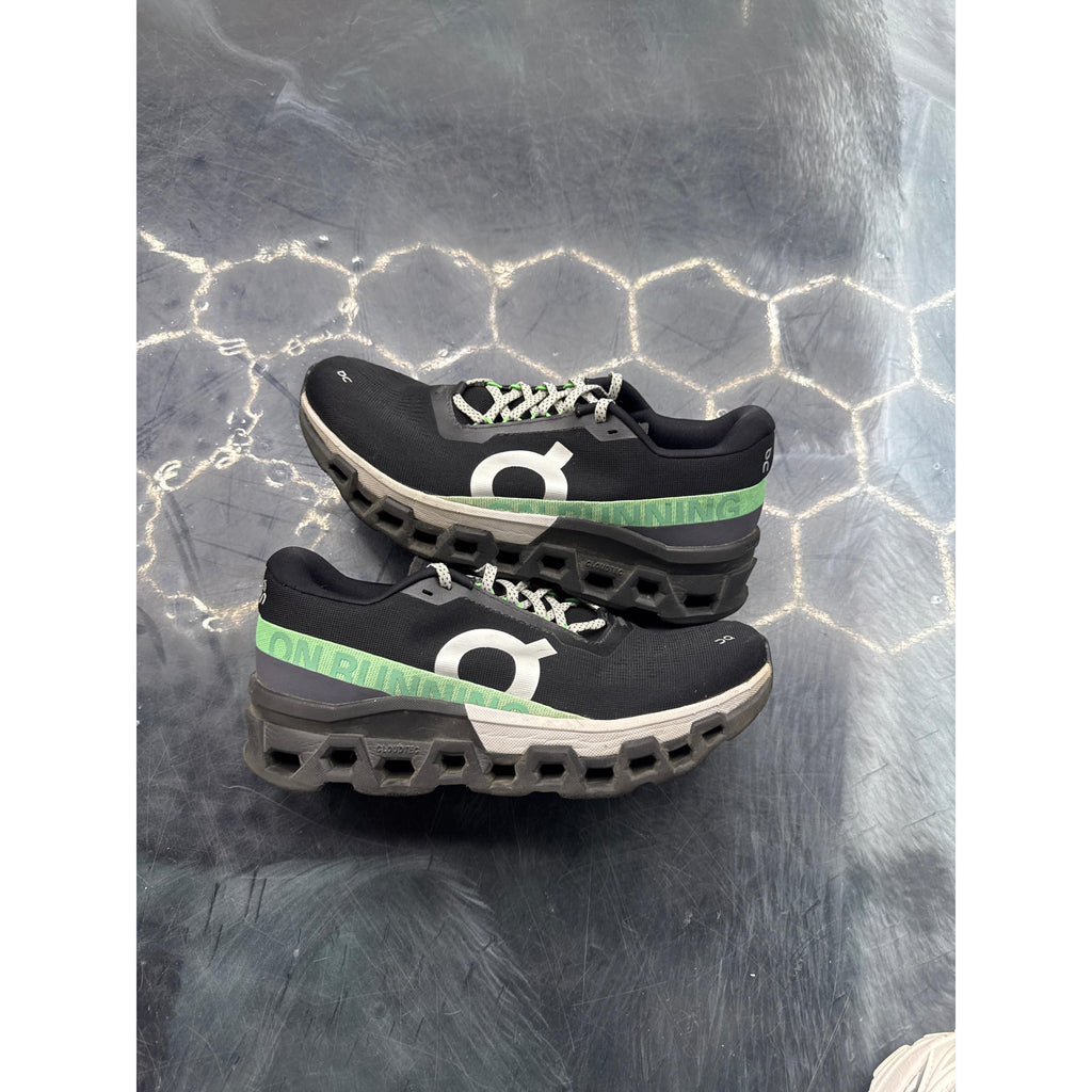 ON RUNNING ON CLOUD PRE OWNED SIZE 8.5 NO BOX