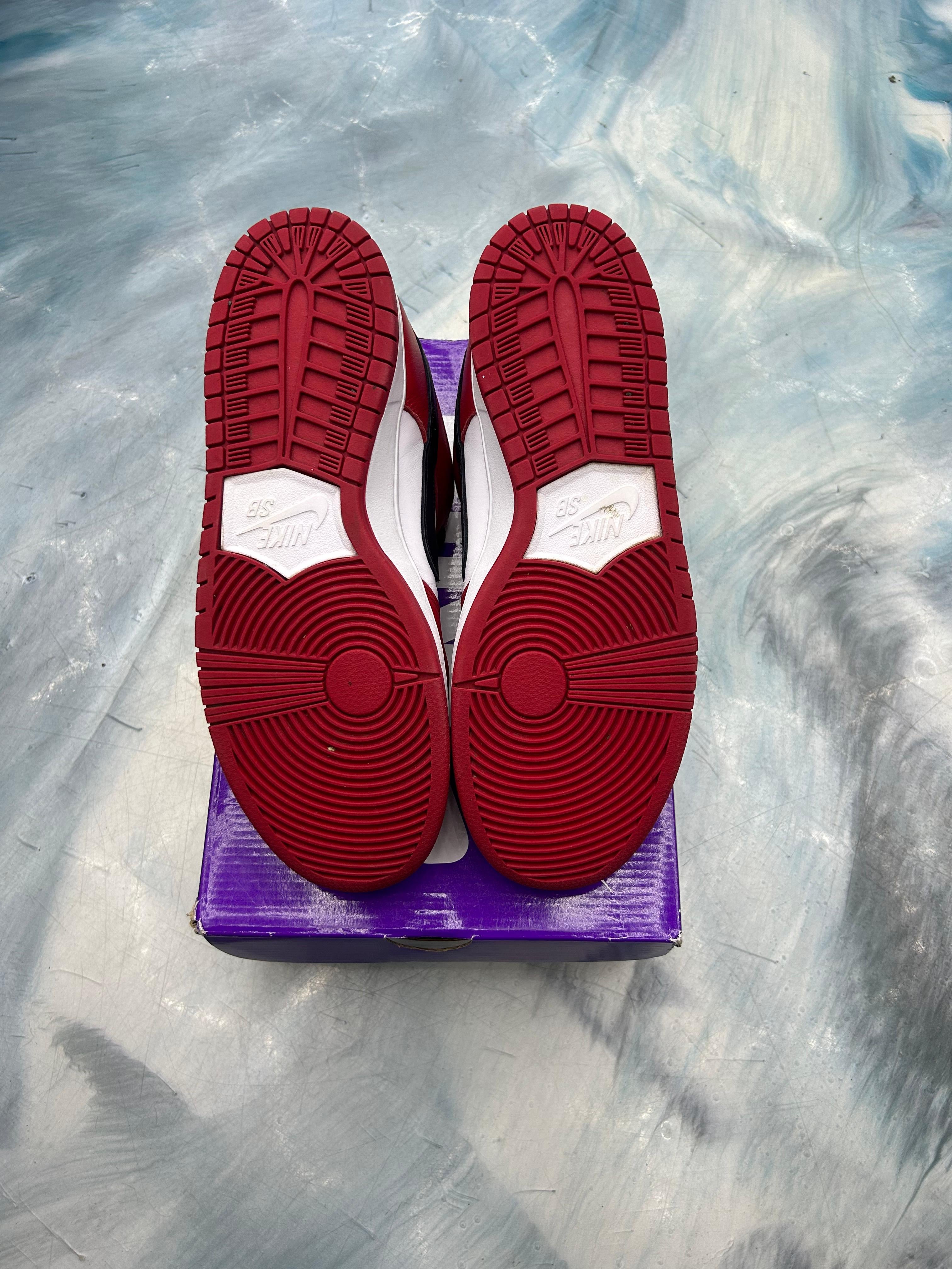 NIKE SB DUNK LOW PRO J-PACK CHICAGO PRE OWNED SIZE 11