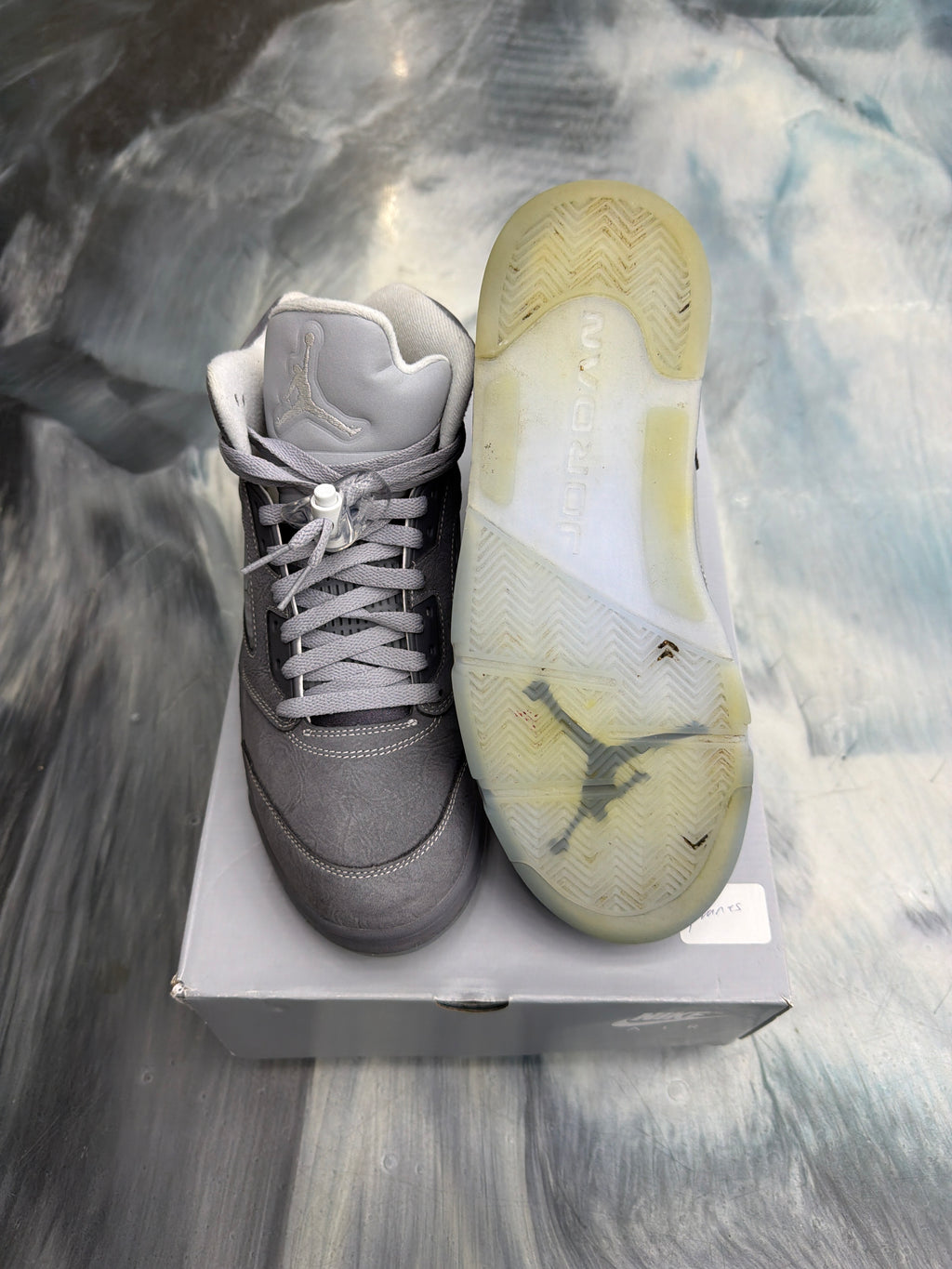 JORDAN 5 RETRO WOLF PRE OWNED SIZE 9.5