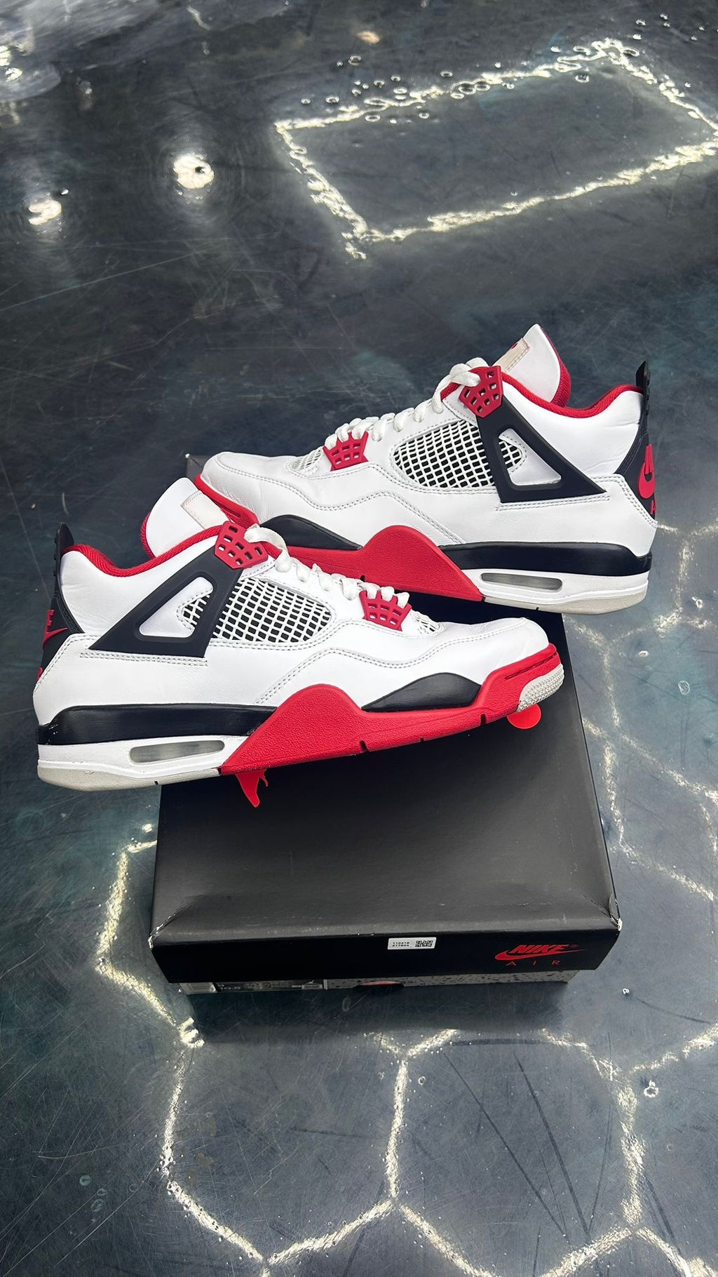 JORDAN 4 RETRO FIRE RED (2020) PRE OWNED SIZE 9