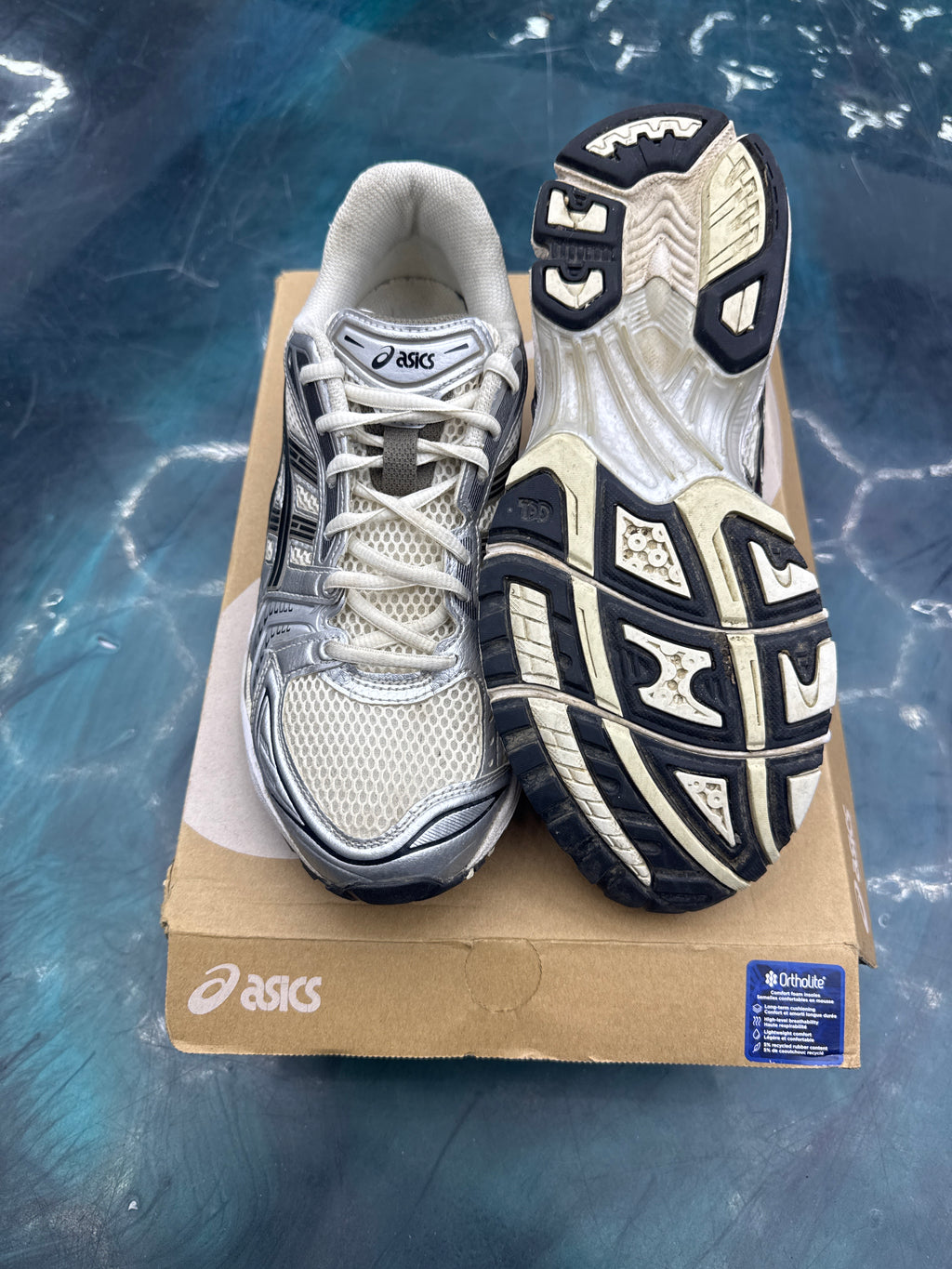 ASICS GEL-KAYANO CREAM BLACK METALLIC PLUM PRE OWNED SIZE 8.5