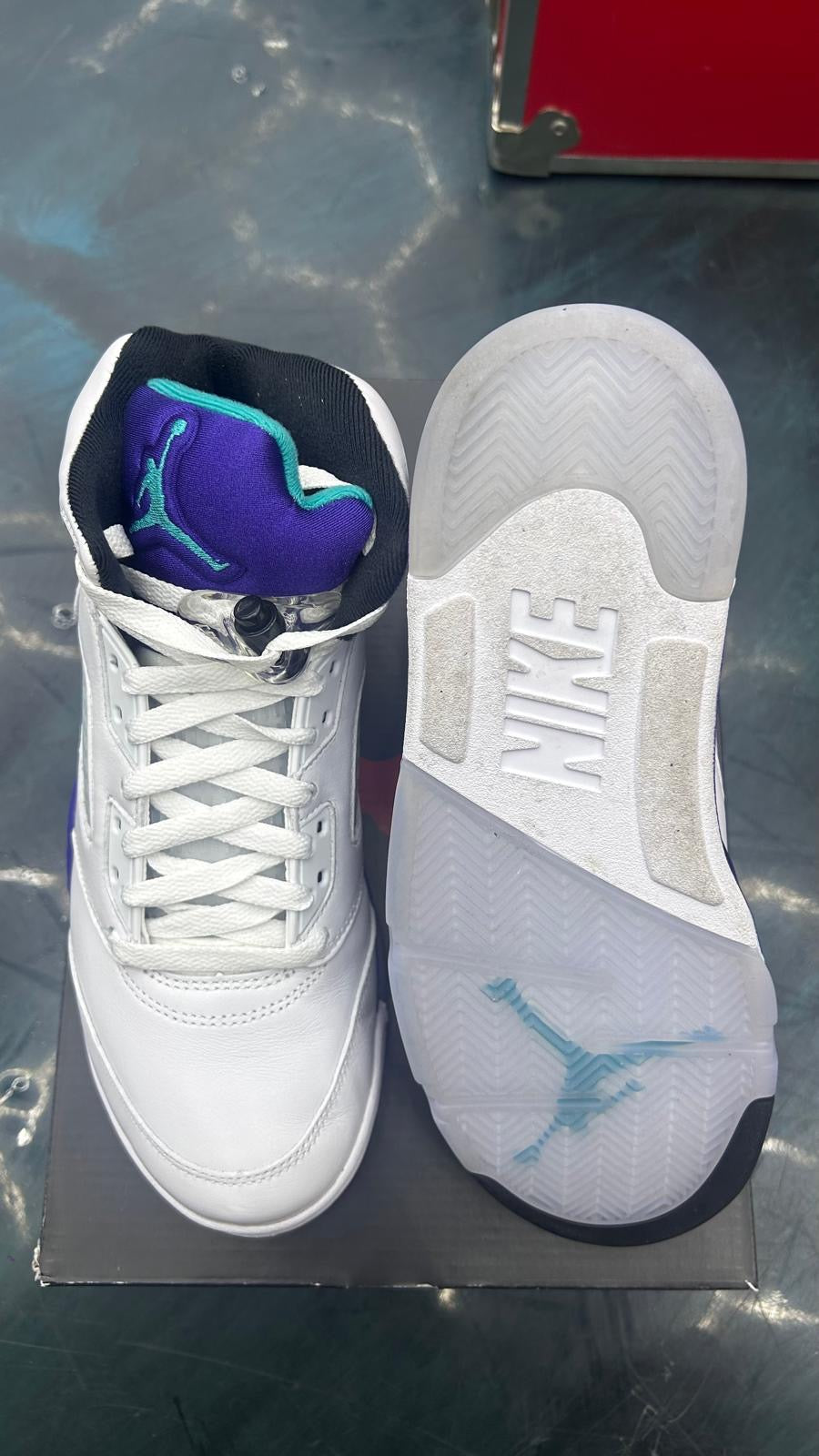 JORDAN 5 RETRO GRAPE PRE OWNED SIZE 8