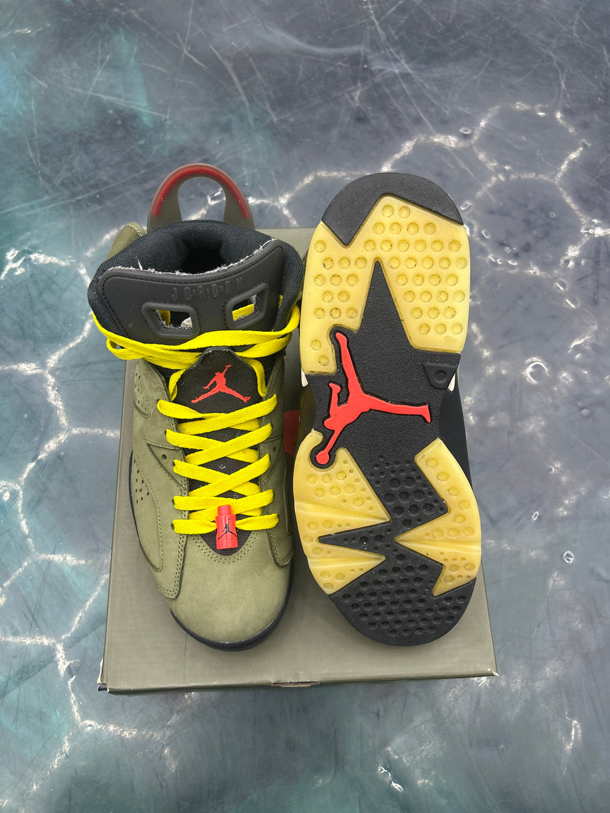 JORDAN 6 RETRO TRAVIS SCOTT PRE OWNED SIZE 9