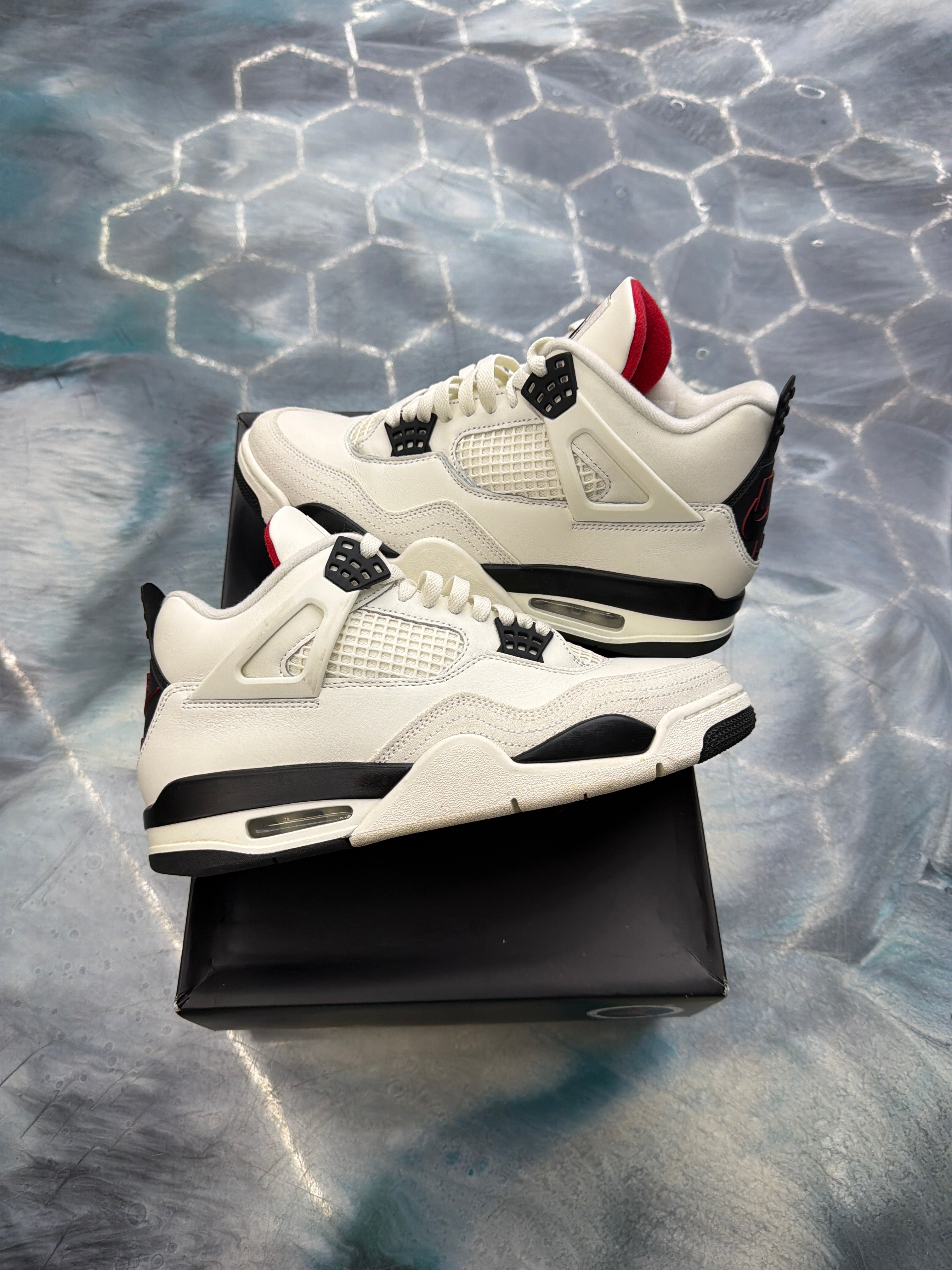 JORDAN 4 RETRO FLIGHT CLUB PRE OWNED SIZE 10