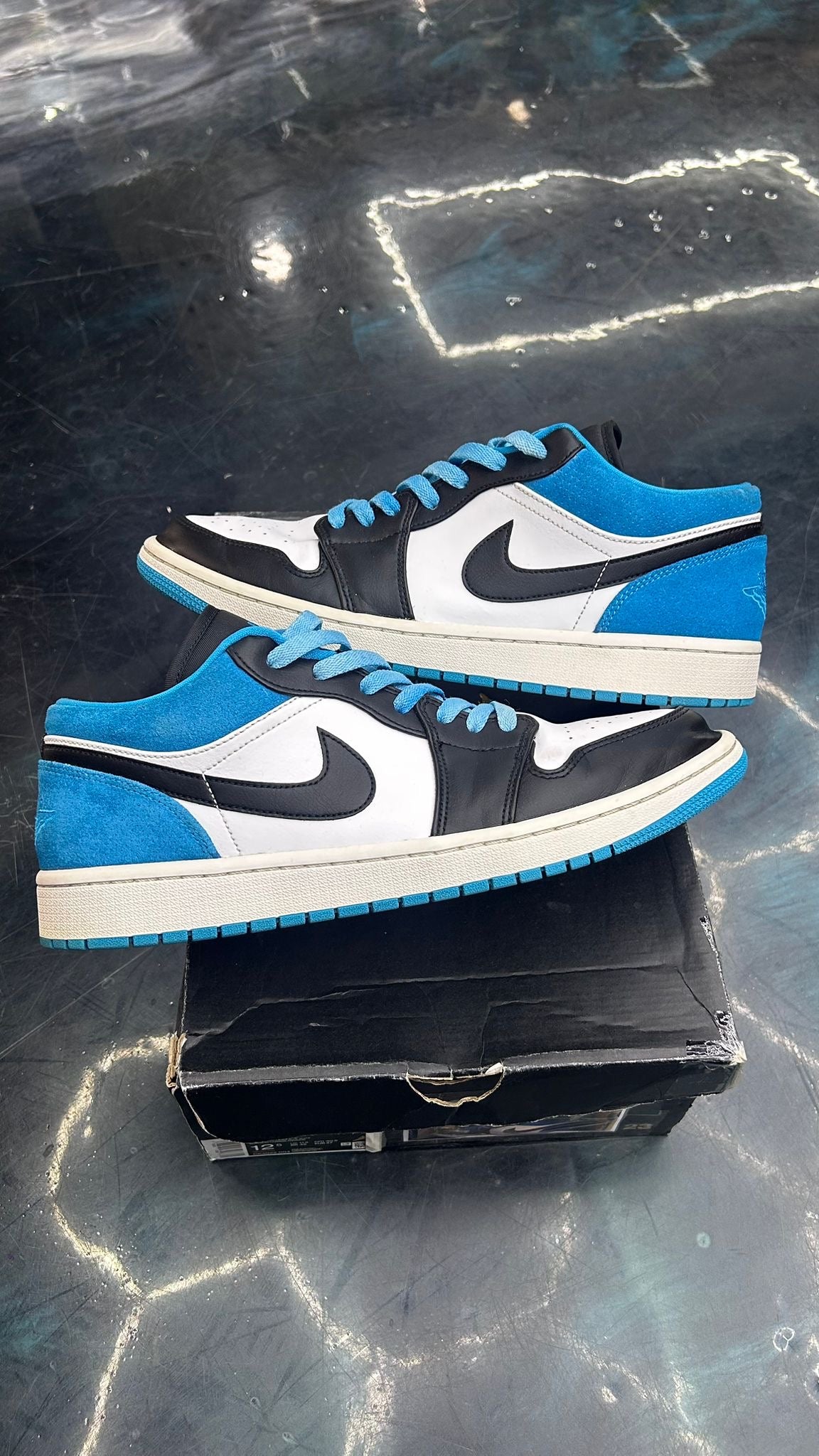 JORDAN 1 LOW LASER BLUE PRE OWNED 12.5