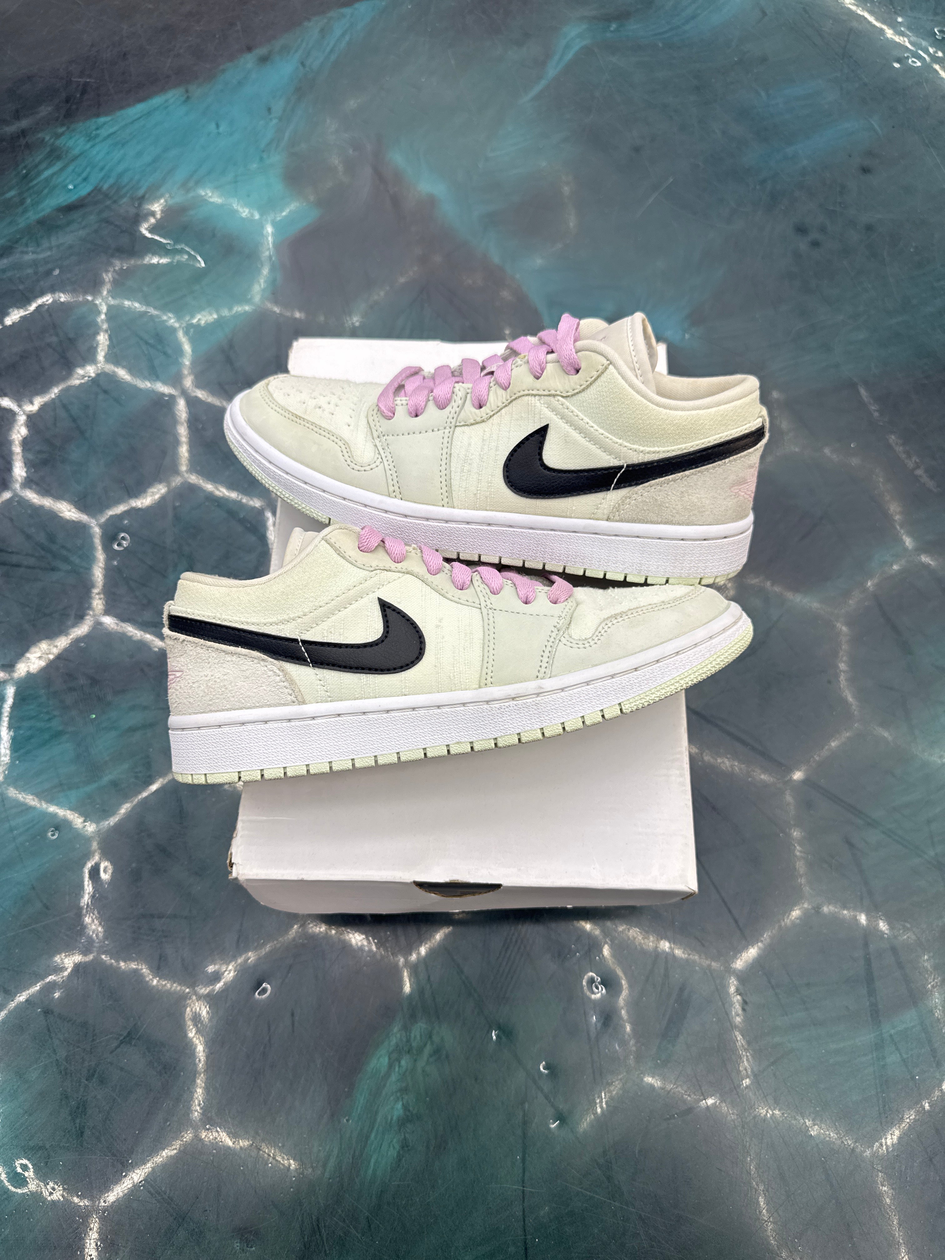 JORDAN 1 LOW SE BARELY GREEN (WOMENS) PRE OWNED SIZE 7.5