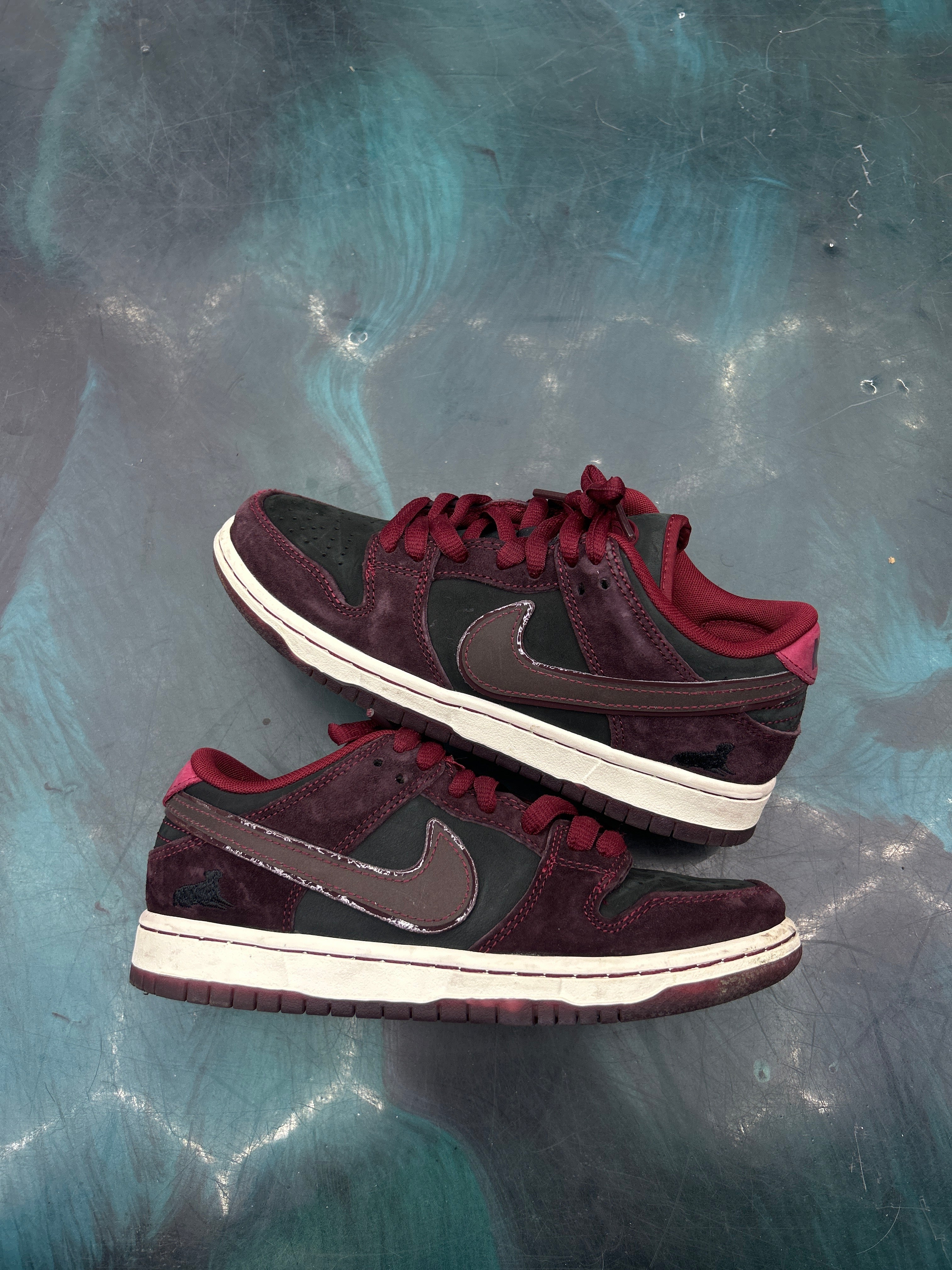 NIKE SB DUNK LOW RIOT SKATESHOP PRE OWNED SIZE 4 NO BOX