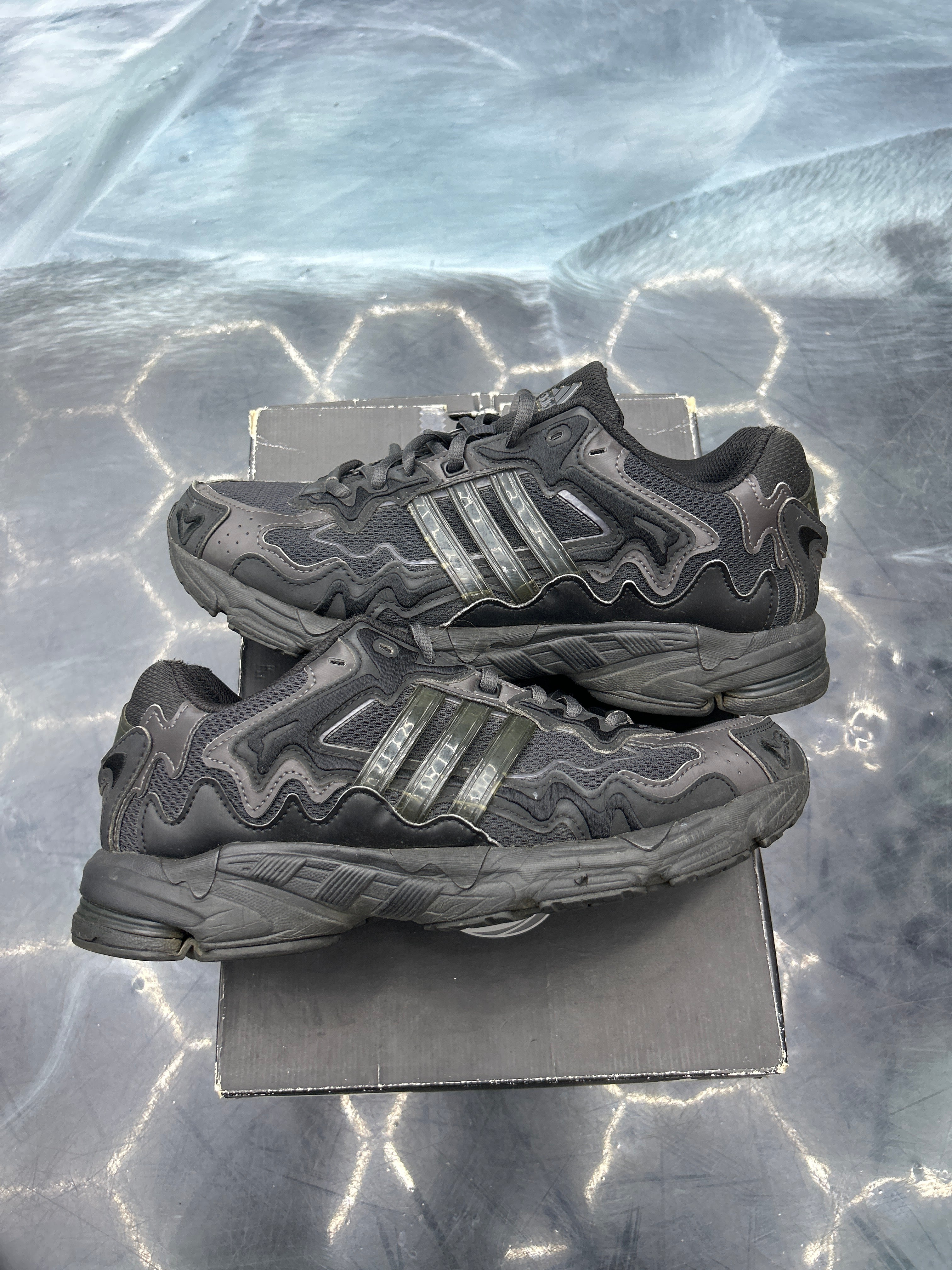 ADIDAS RESPONSE CL BAD BUNNY TRIPLE BLACK PRE OWNED SIZE 9