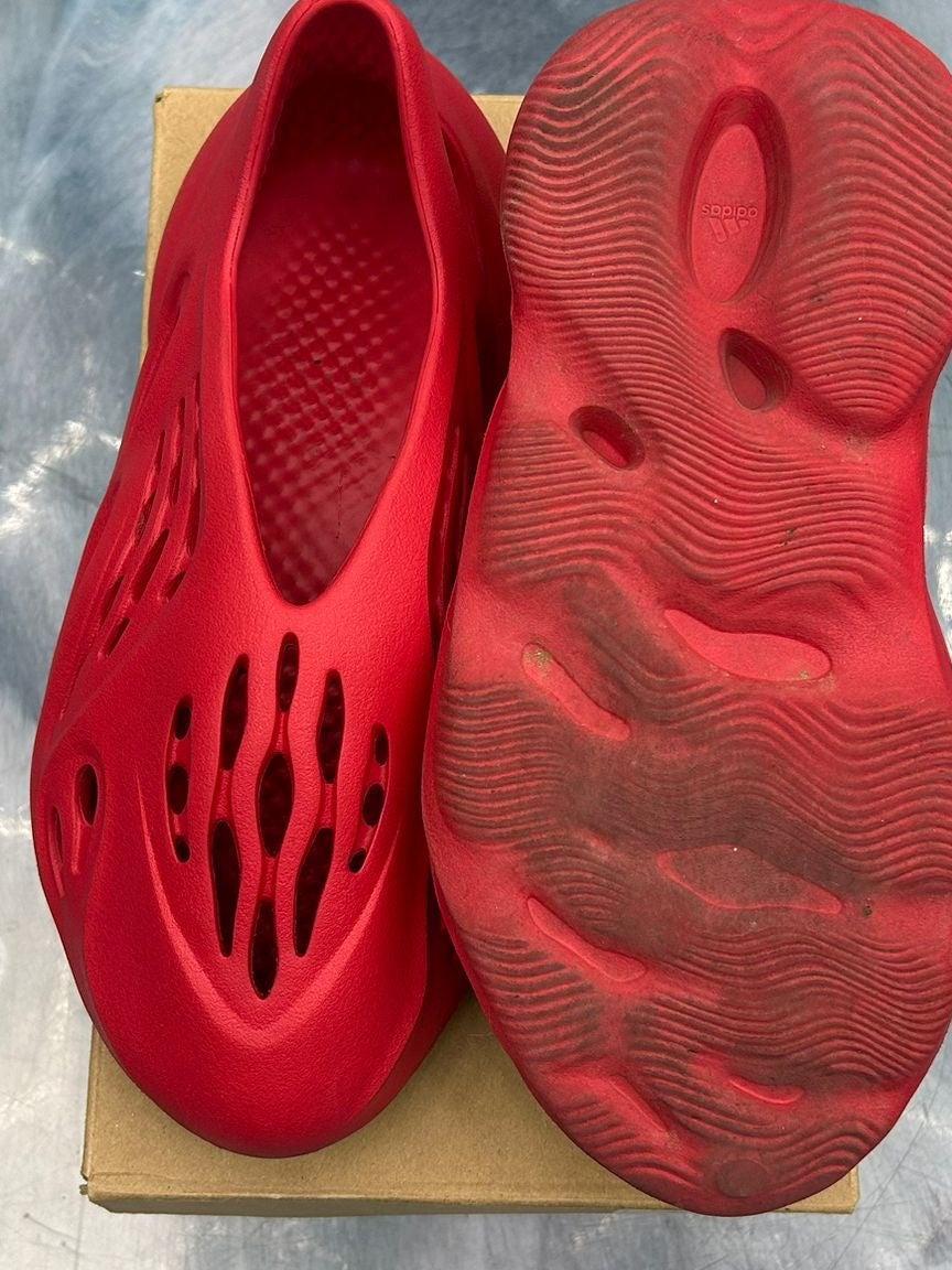 Pre-owned ADIDAS YEEZY FOAM RNNR Vermilion, size 9, showing textured red foam and worn sole.