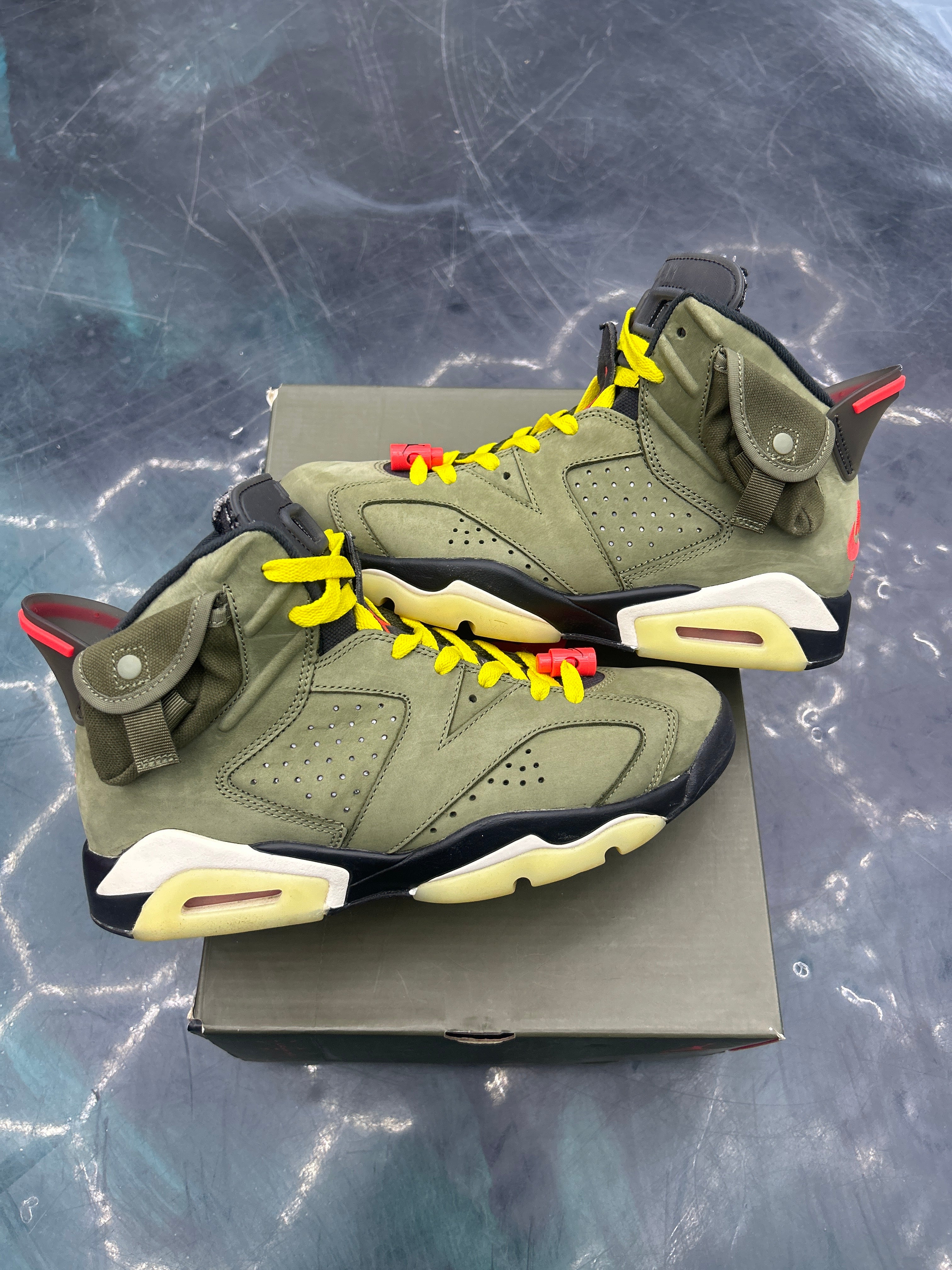 JORDAN 6 RETRO TRAVIS SCOTT PRE OWNED SIZE 9