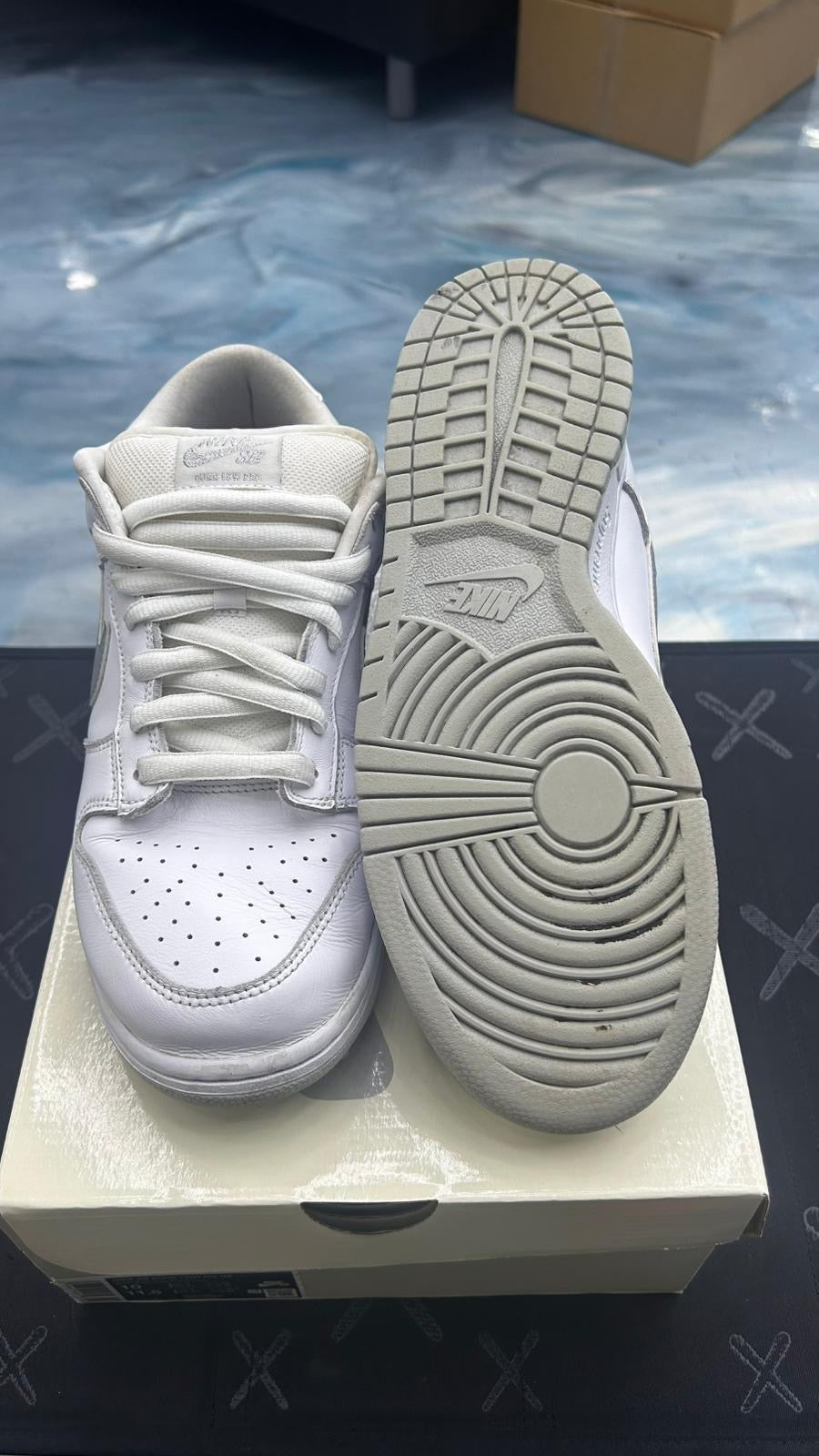 NIKE SB DUNK LOW SUPREME 94 WHITE METALLIC SILVER PRE OWNED SIZE 10