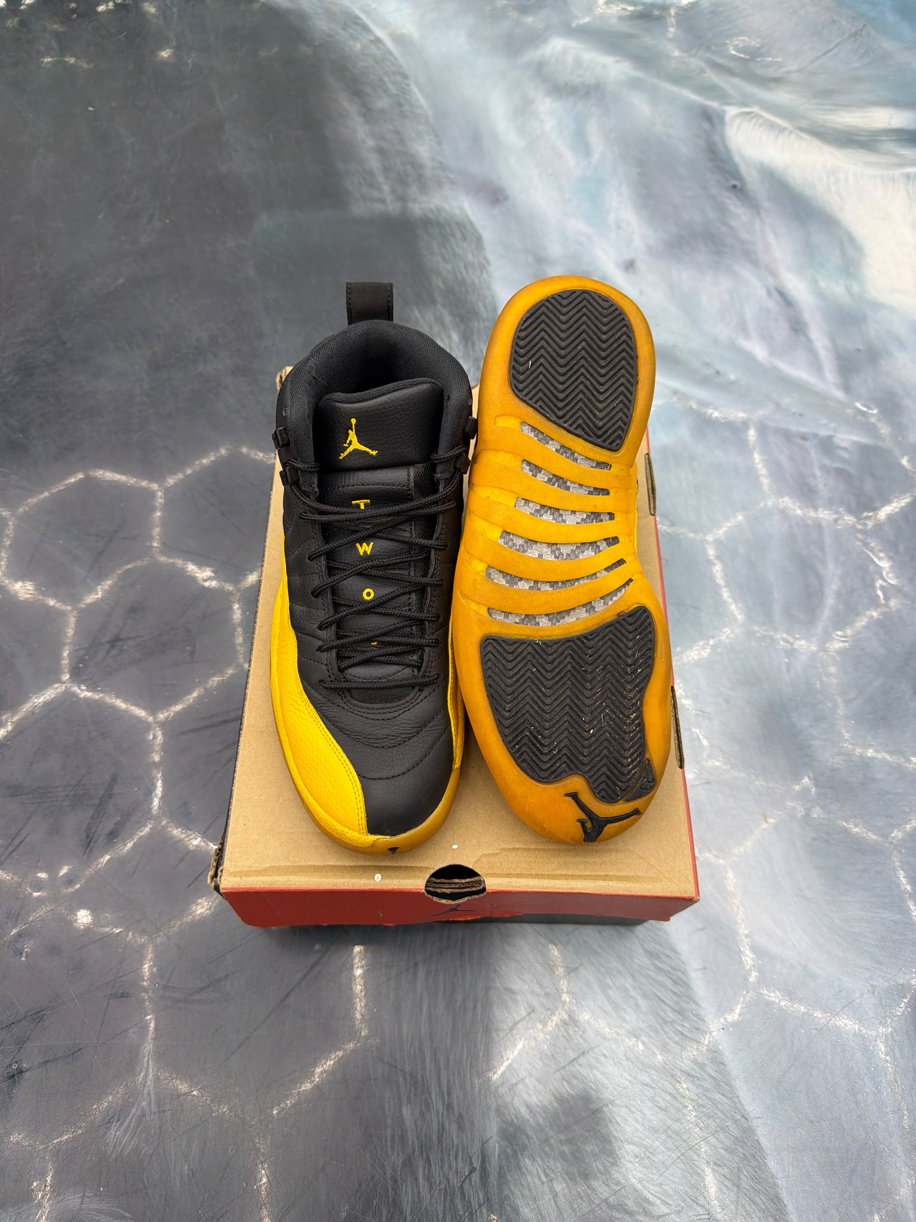 JORDAN 12 RETRO BLACK UNIVERSITY GOLD PRE OWNED SIZE 9