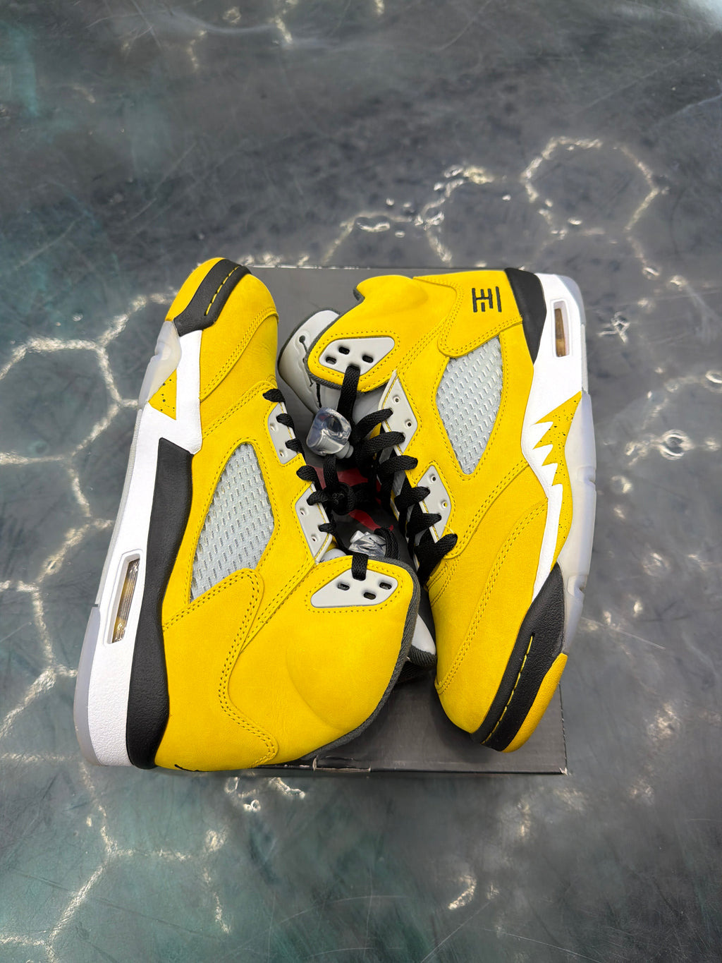 JORDAN 5 RETRO TOKYO T23 (2025) PRE OWNED SIZE 8