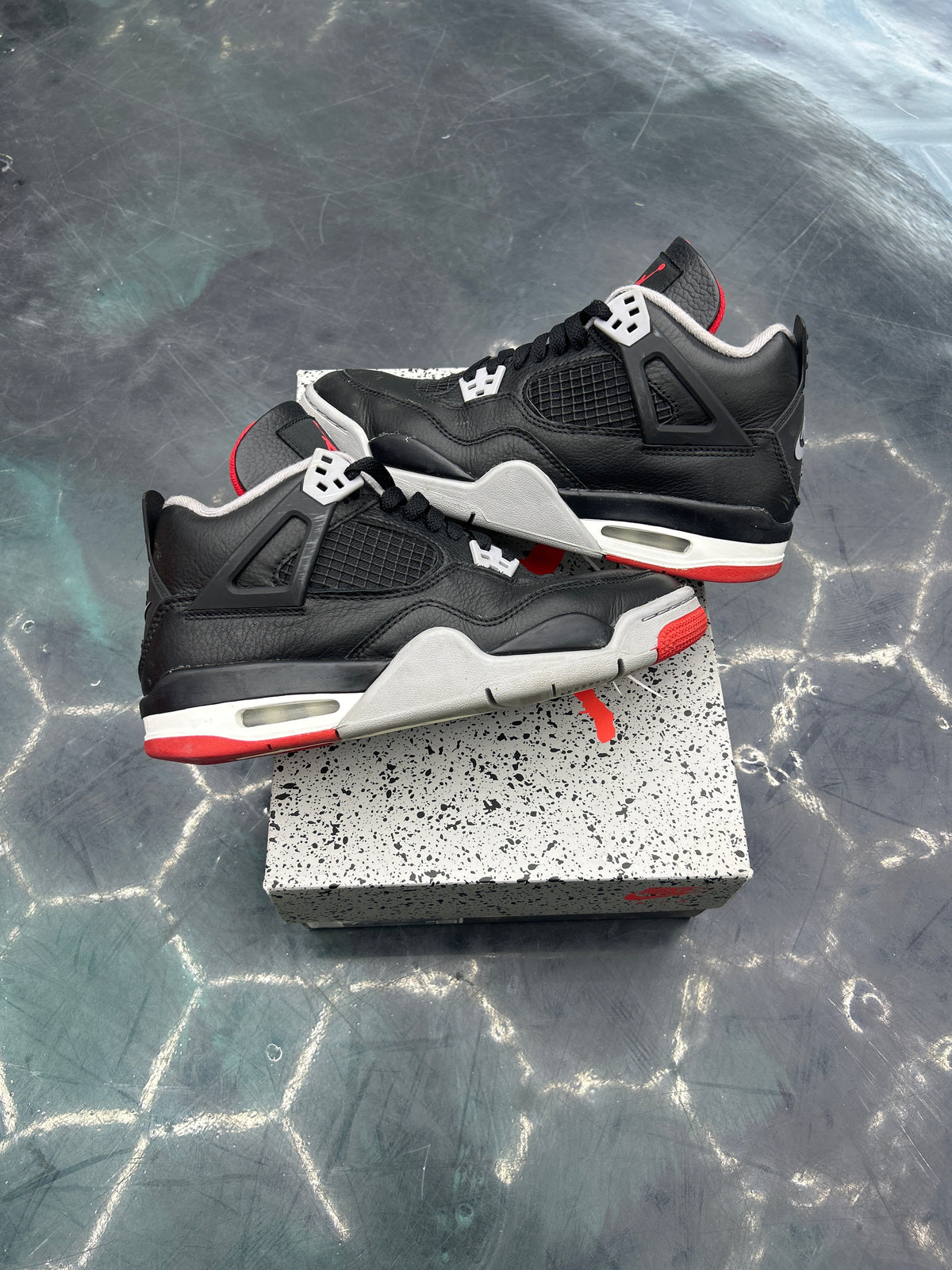 JORDAN 4 RETRO BRED REIMAGINED (gs) SIZE 7Y