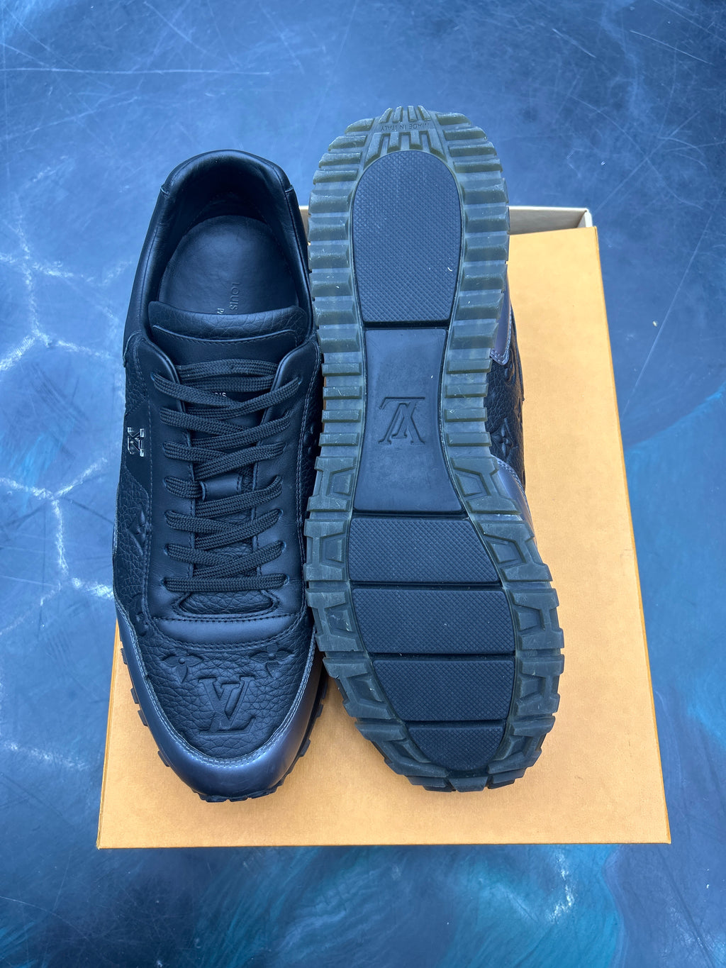 LOUIS VUITTON RUN AWAY BLACK Pre-owned 10 LV , 11 US