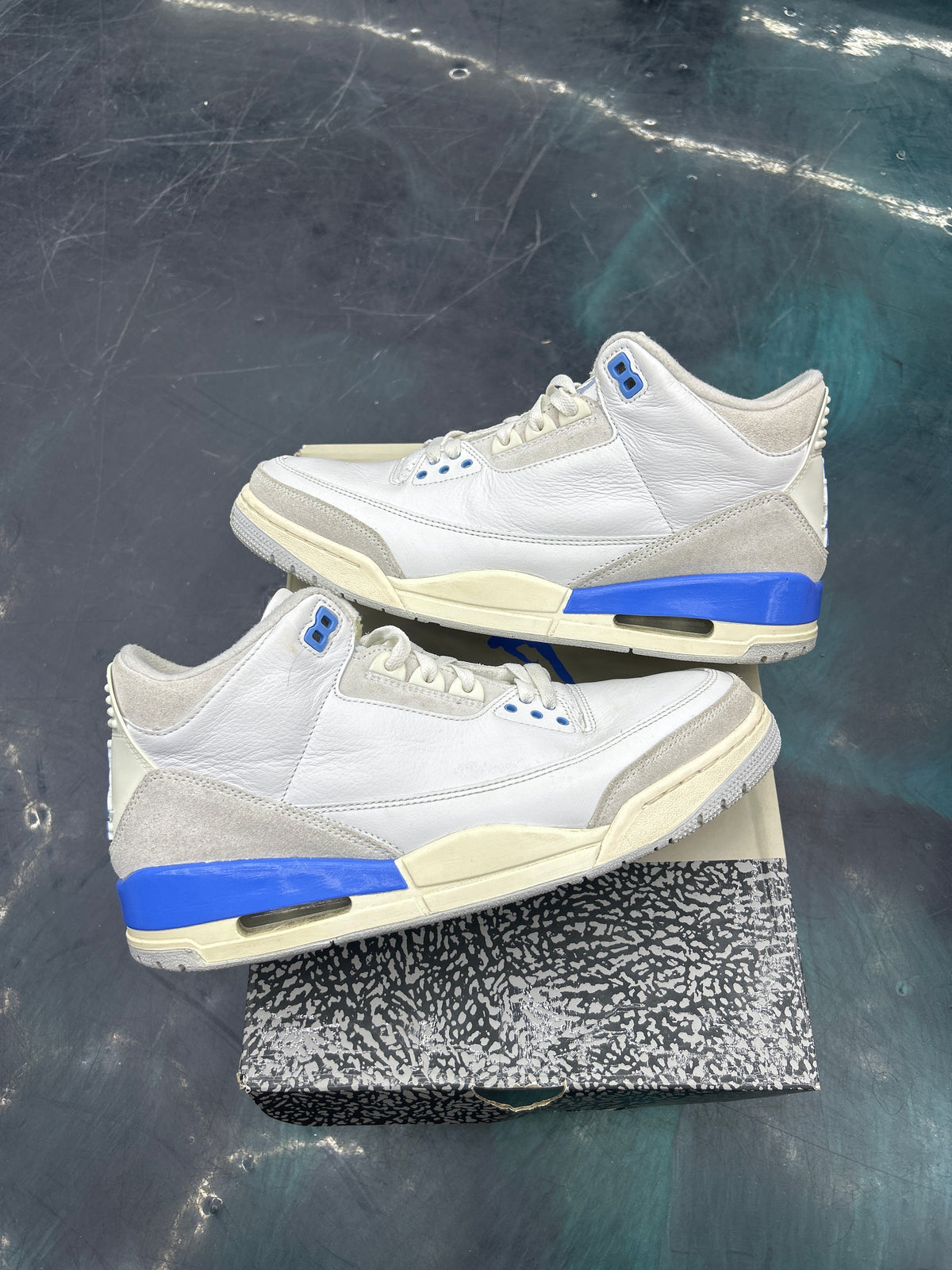 JORDAN 3 RETRO LUCKY SHORTS PRE-OWNED SIZE 10.5