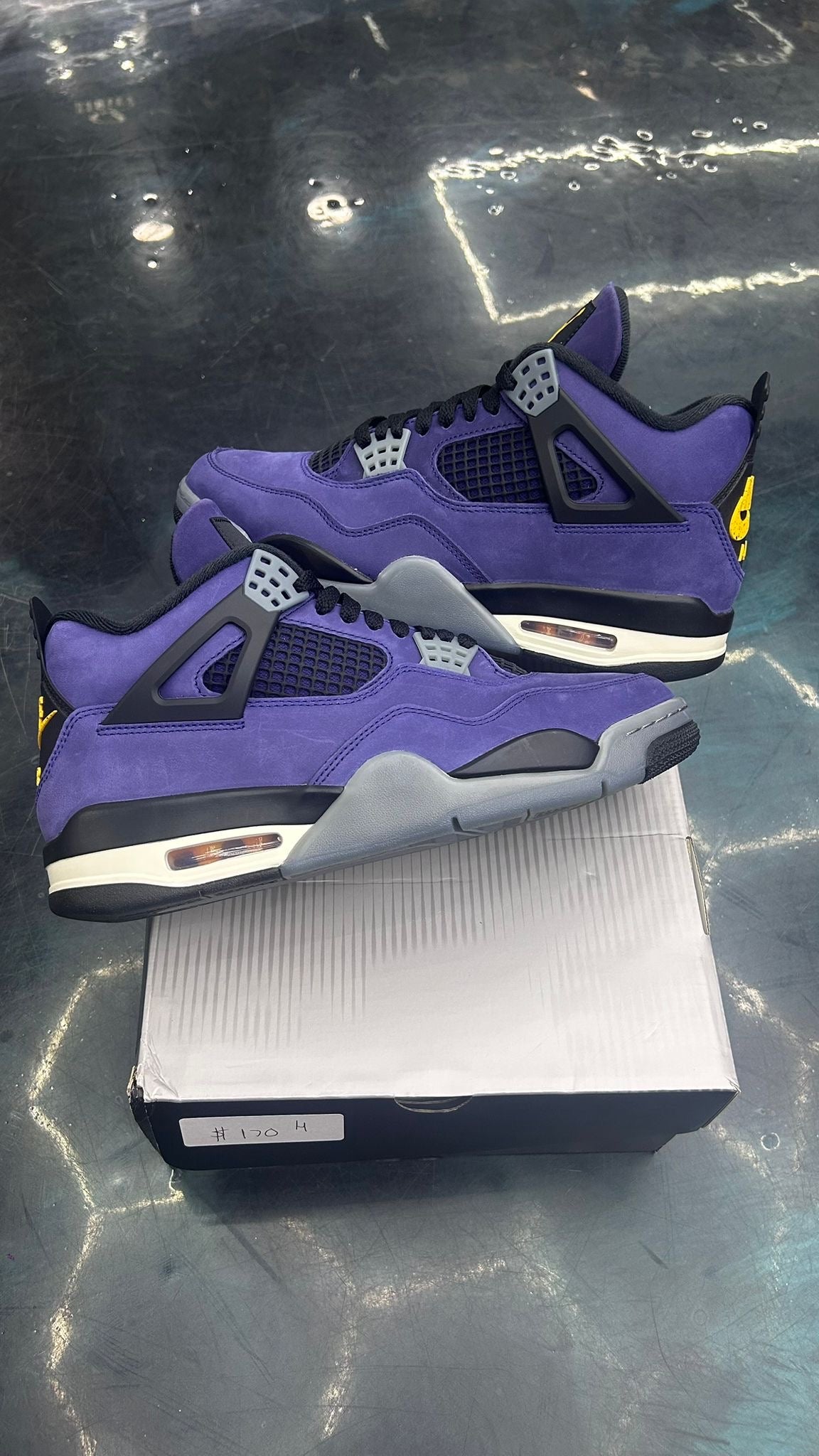 JORDAN 4 RETRO LAKERS PRE OWNED SIZE 9.5
