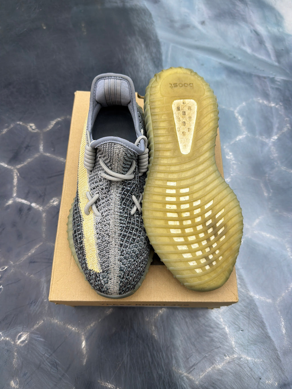 ADIDAS YEEZY BOOST 350 V2 ASH BLUE PRE OWNED SIZE 9