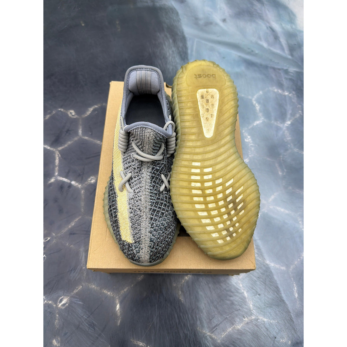 ADIDAS YEEZY BOOST 350 V2 ASH BLUE PRE OWNED SIZE 9