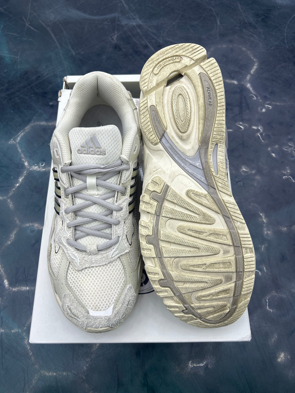 ADIDAS RESPONSE CL BAD BUNNY WONDER WHITE PREOWNED SIZE 11
