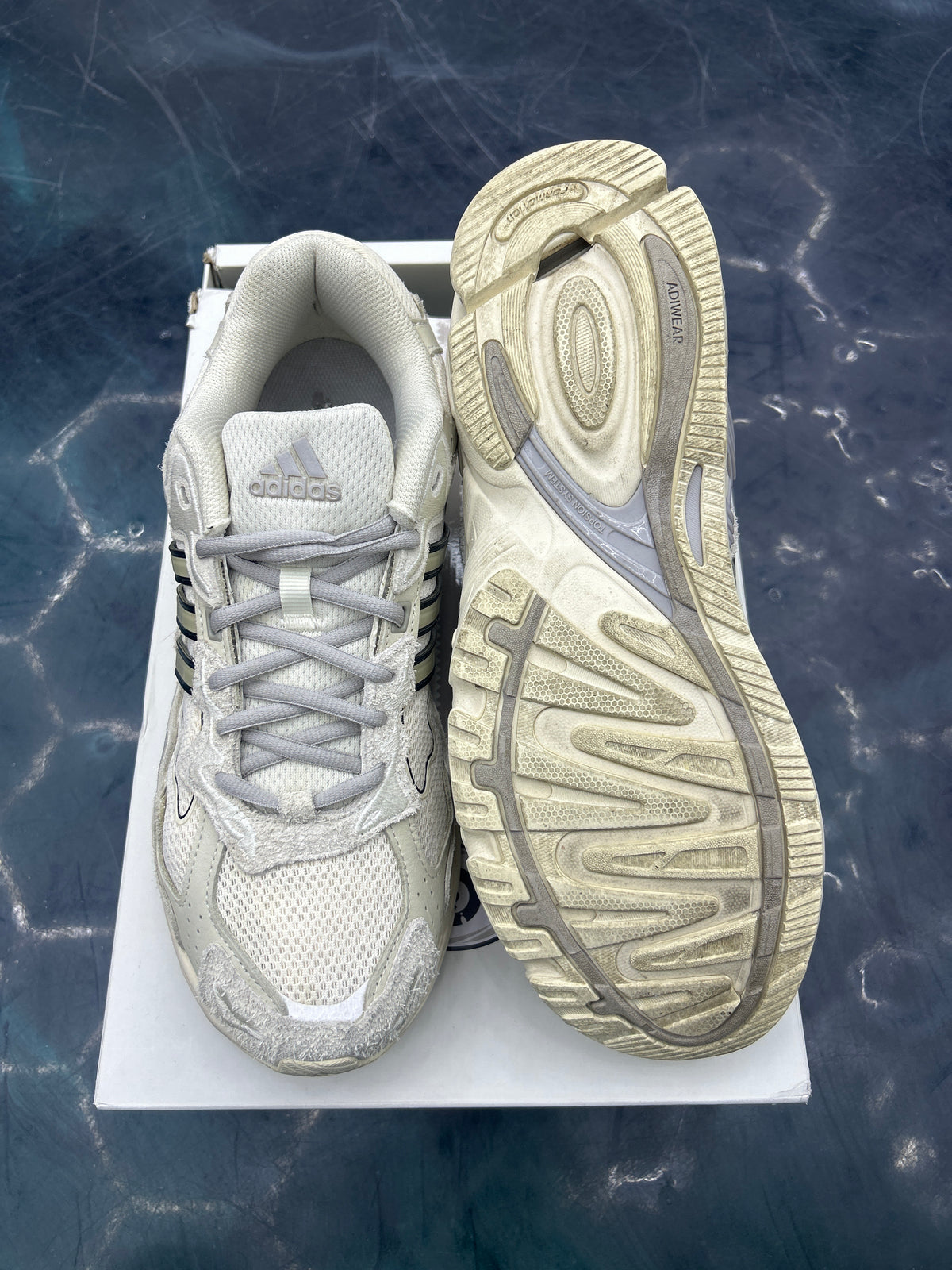 ADIDAS RESPONSE CL BAD BUNNY WONDER WHITE PREOWNED SIZE 11
