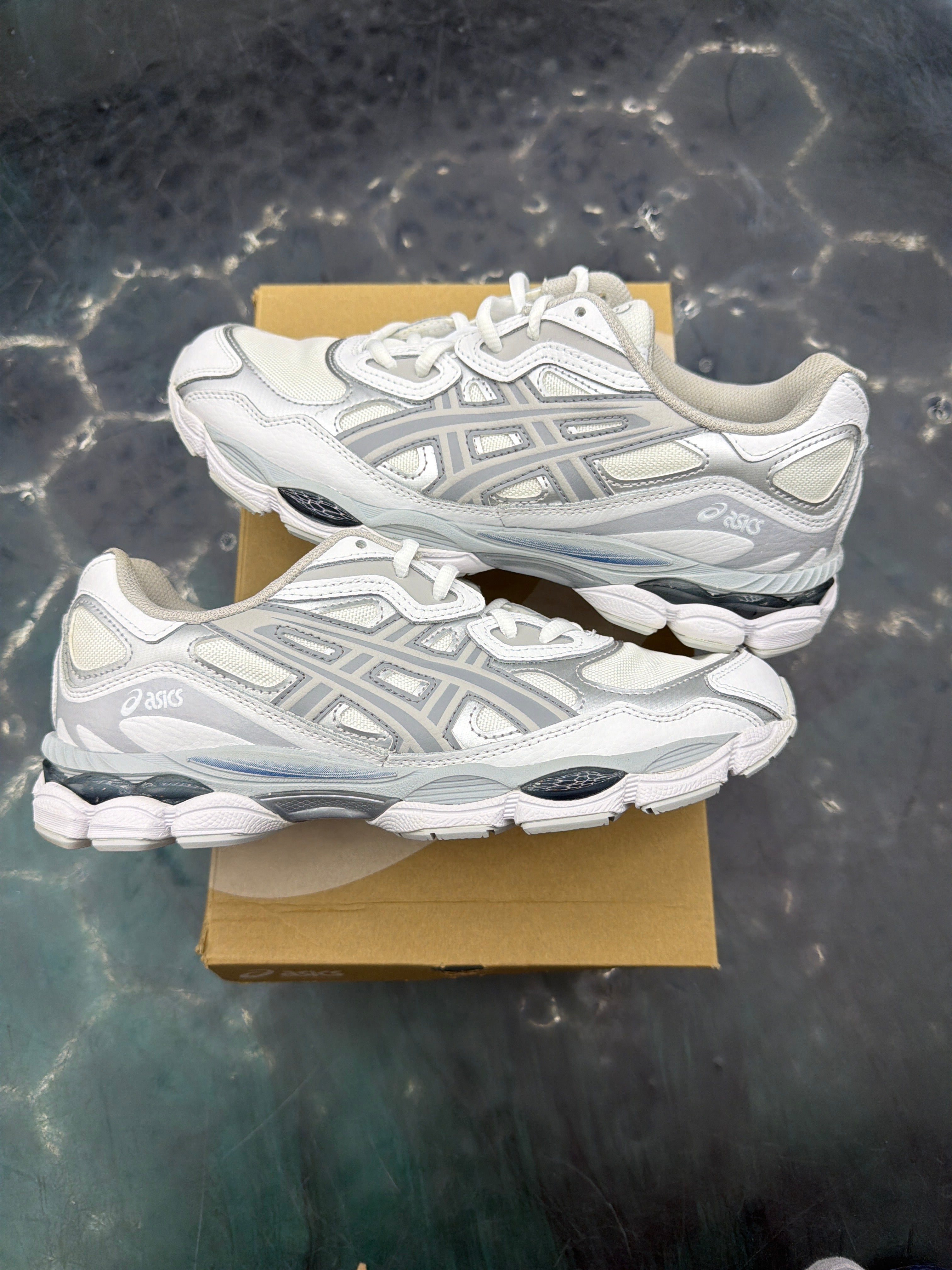 ASICS GEL-NYC WHITE OYSTER GREY PRE OWNED SIZE 8.5
