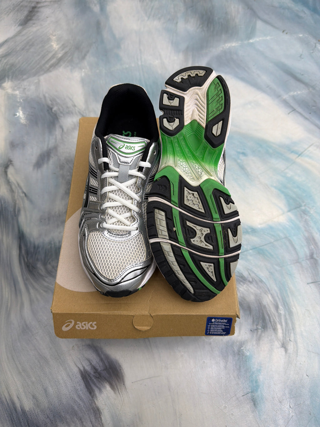 ASICS GEL-KAYANO 14 WHITE MALACHITE GREEN PRE OWNED SIZE 10.5