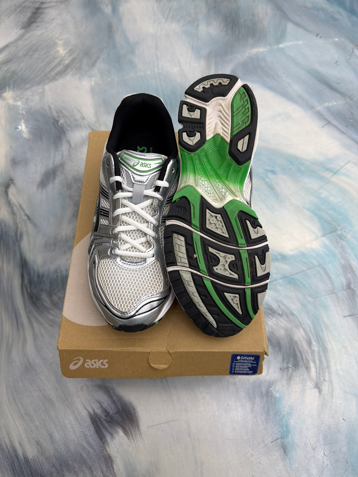 ASICS GEL-KAYANO 14 WHITE MALACHITE GREEN PRE OWNED SIZE 10.5