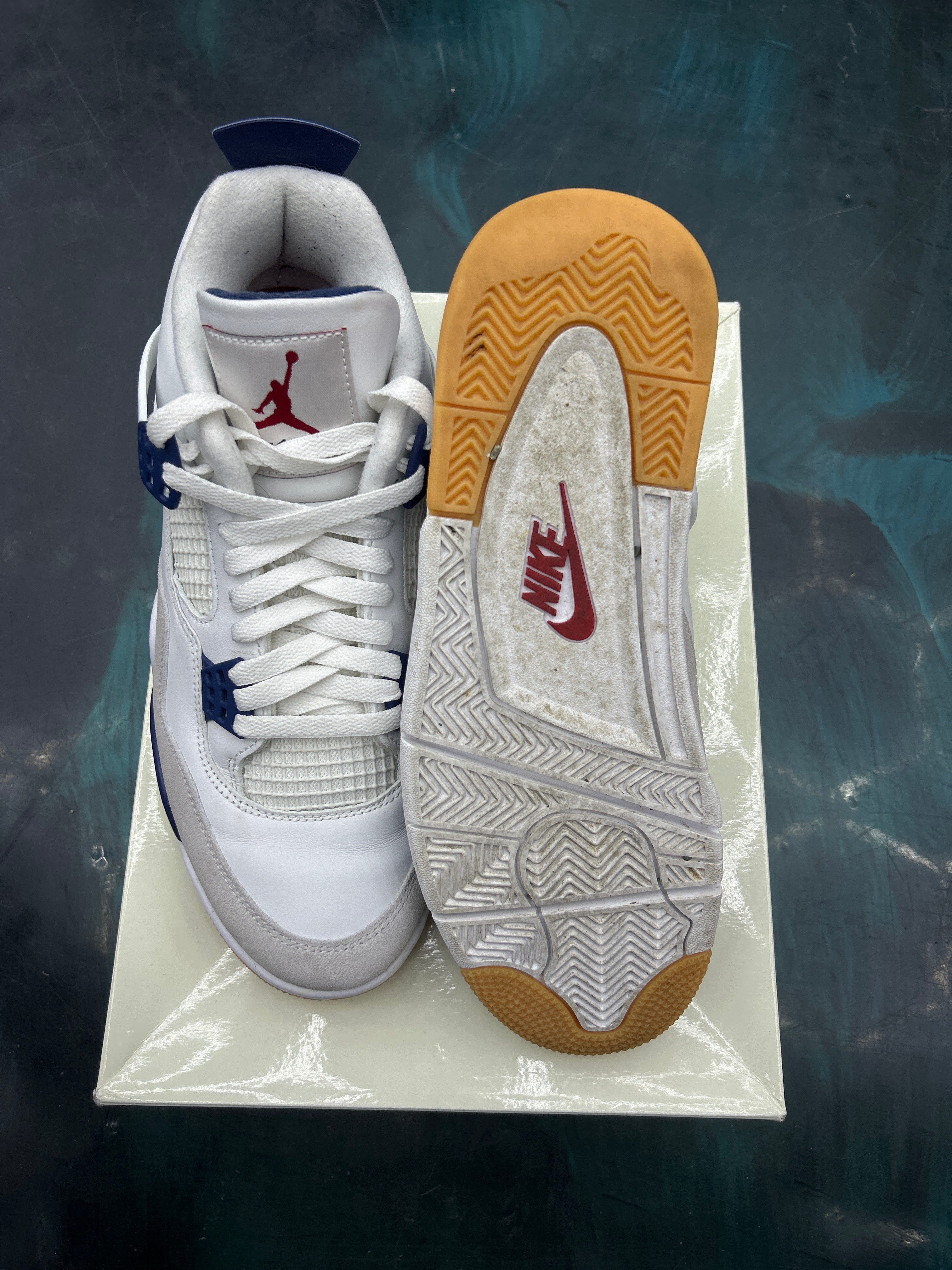 JORDAN 4 RETRO SB NAVY PRE OWNED SIZE 10