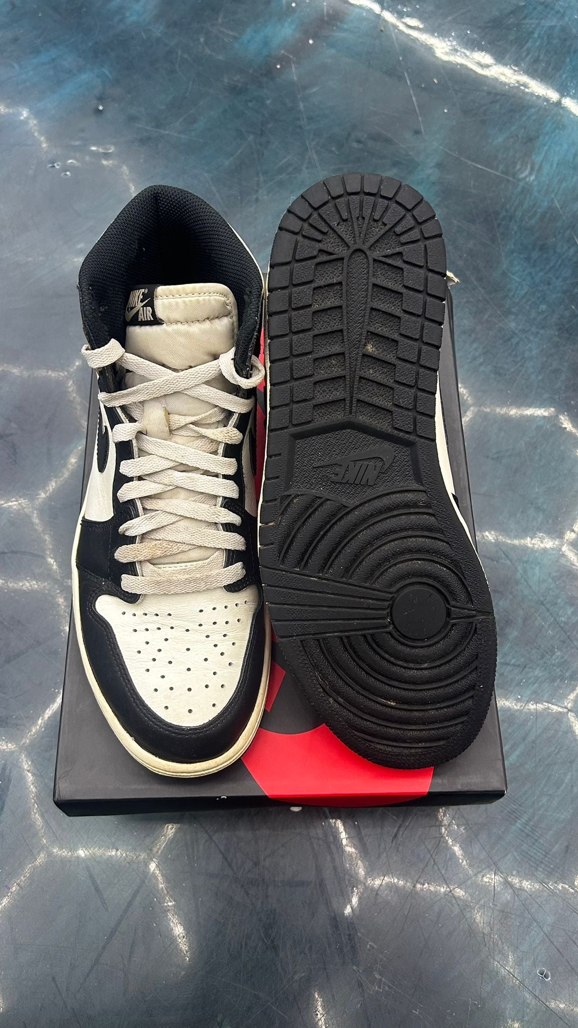 JORDAN 1 RETRO HIGH DARK MOCHA PRE OWNED SIZE 10