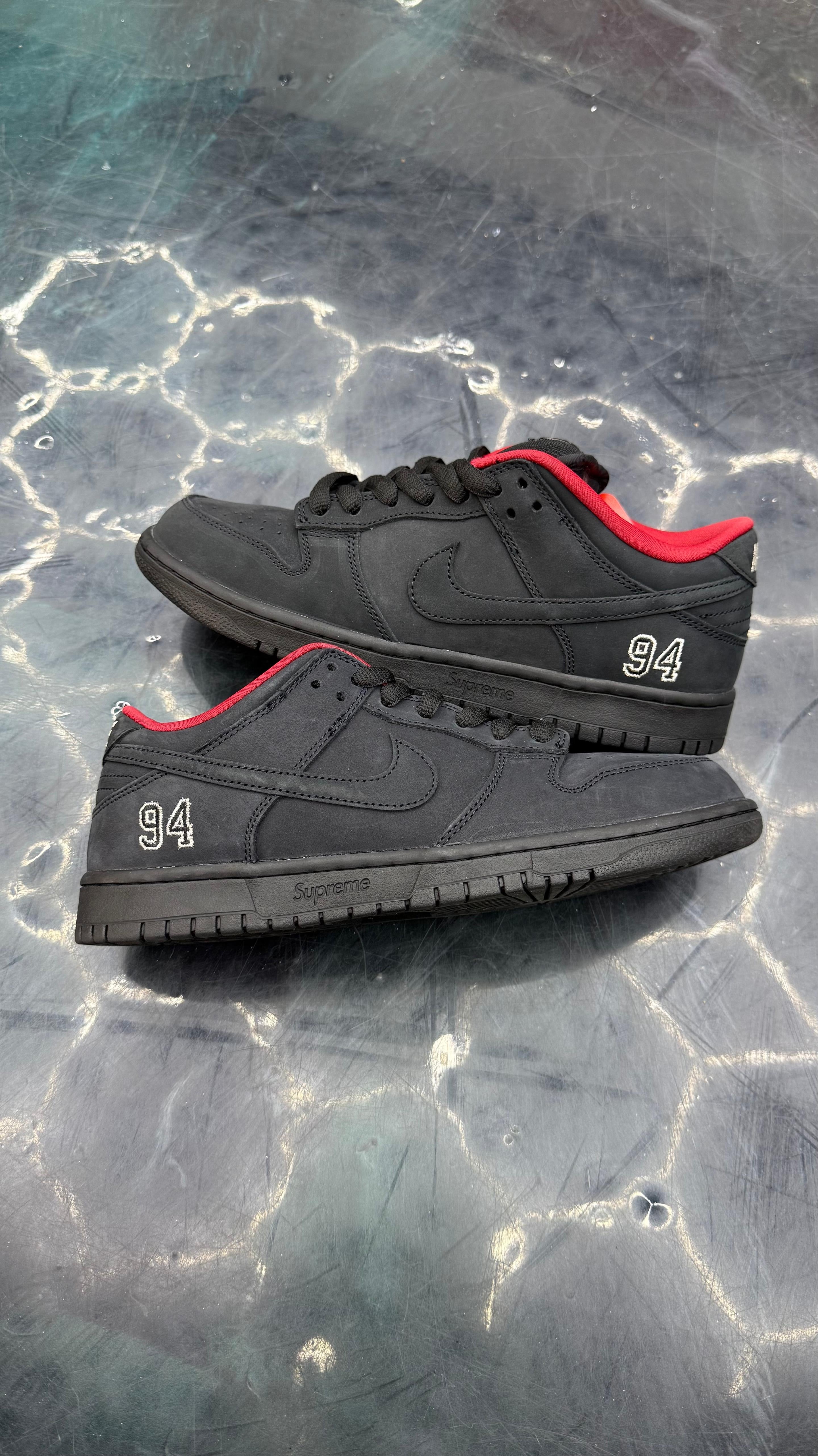 NIKE DUNK LOW SUPREME 94 BLACK PRE OWNED SIZE 9.5 NO BOX