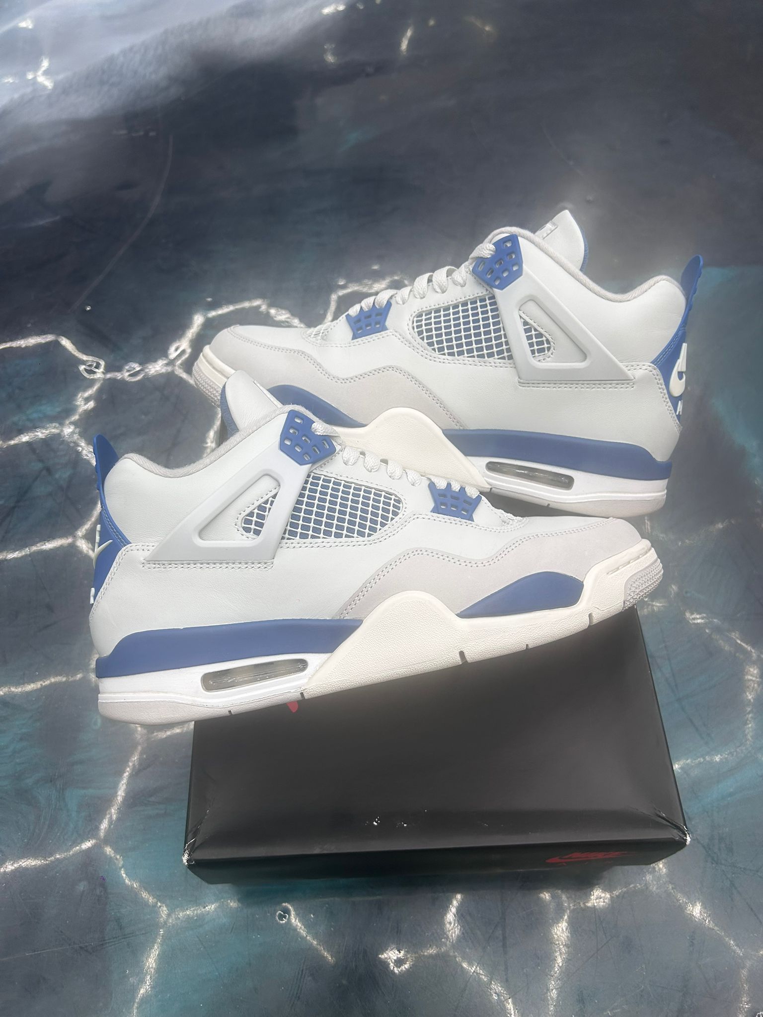 JORDAN 4 RETRO MILITARY BLUE PRE OWNED SIZE 11