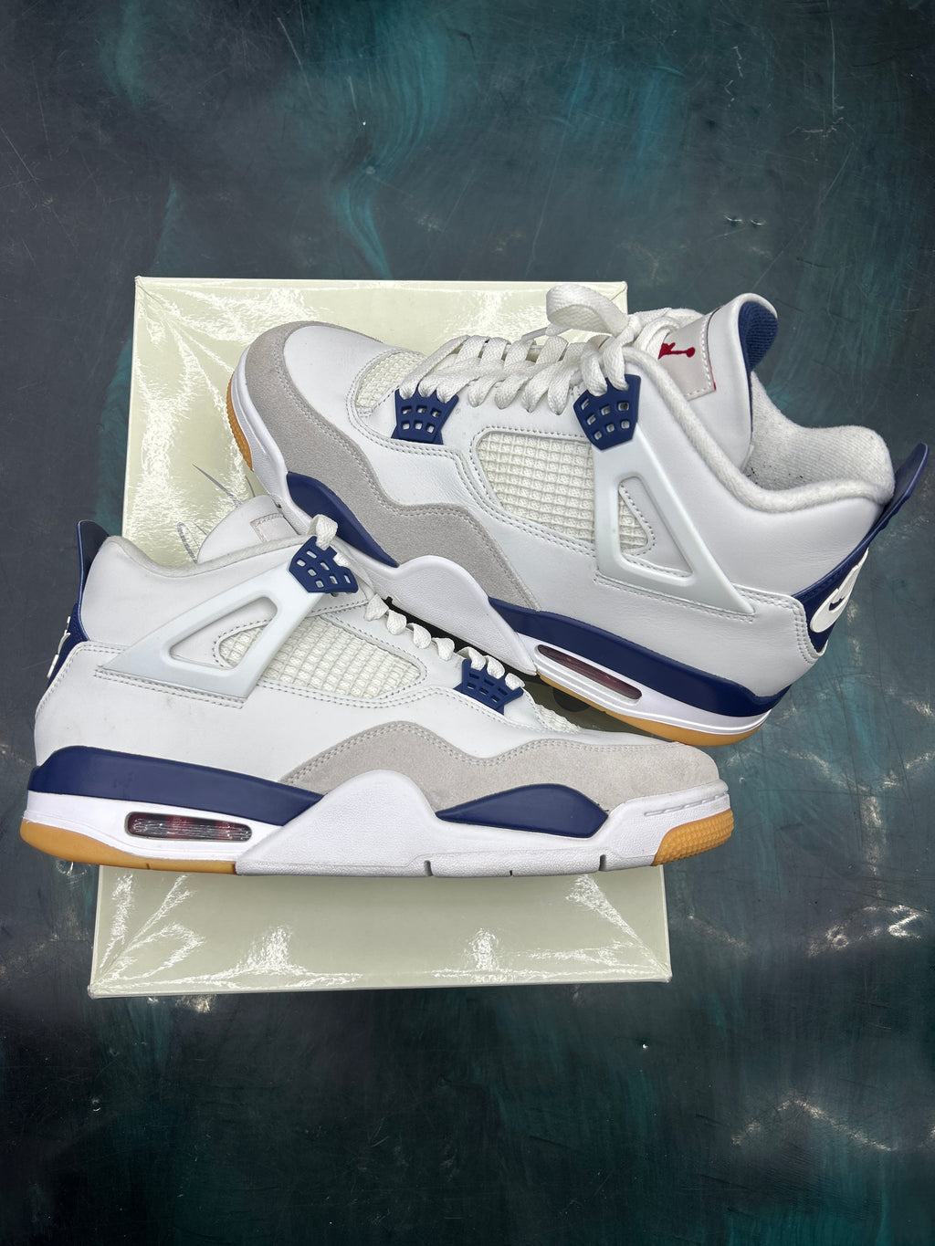 JORDAN 4 RETRO SB NAVY PRE OWNED SIZE 10