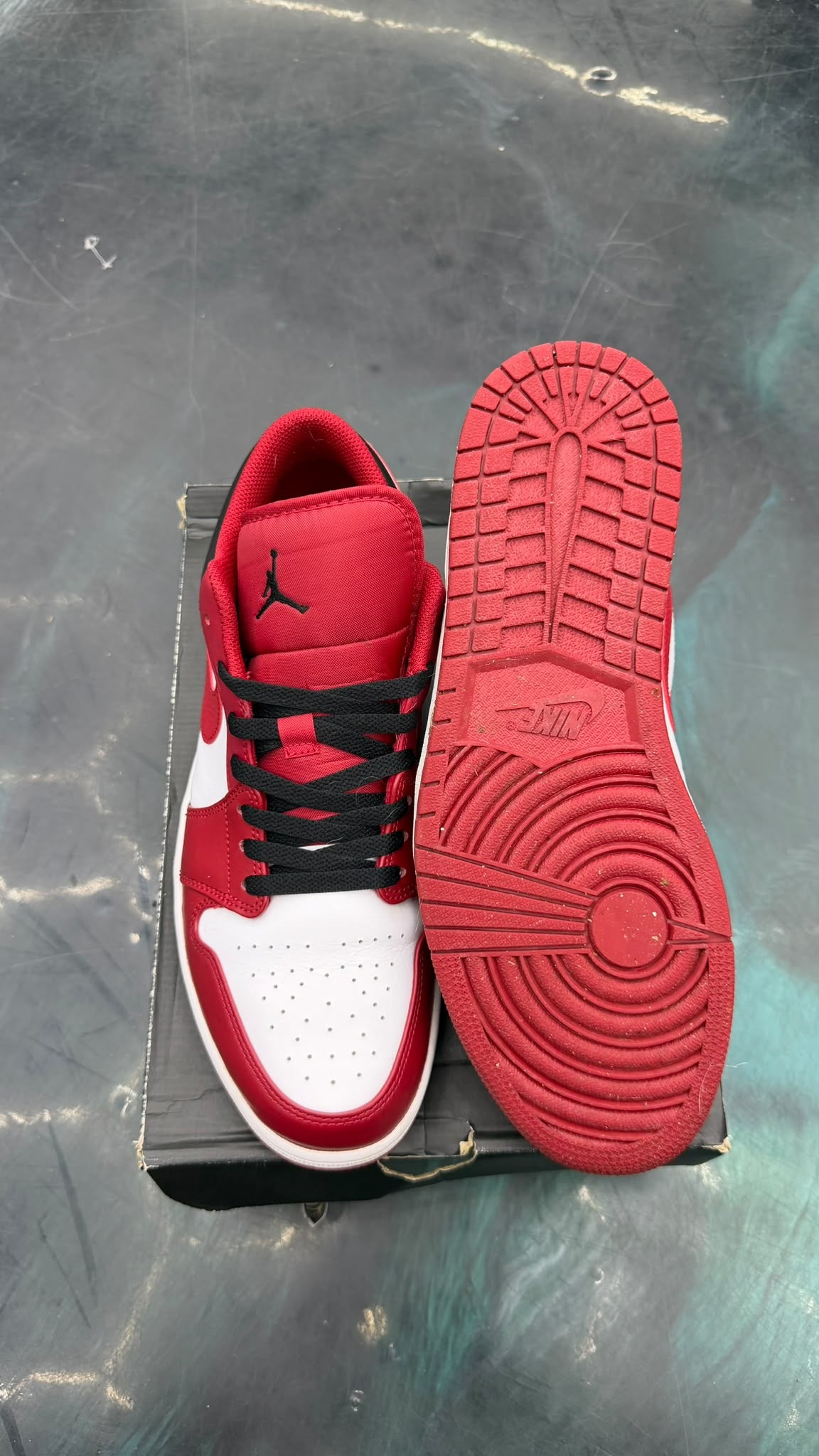 JORDAN 1 LOW PRE OWNED SIZE 13