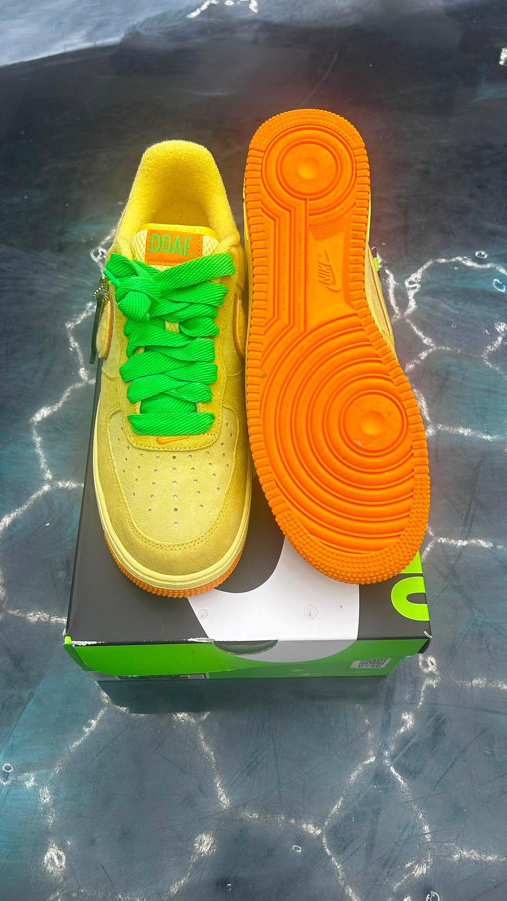 NIKE AIR FORCE 1 LOW DUCKS OF A FEATHER UNIVERSITY OF OREGON DUCK OR EGG PRE OWNED SIZE 11
