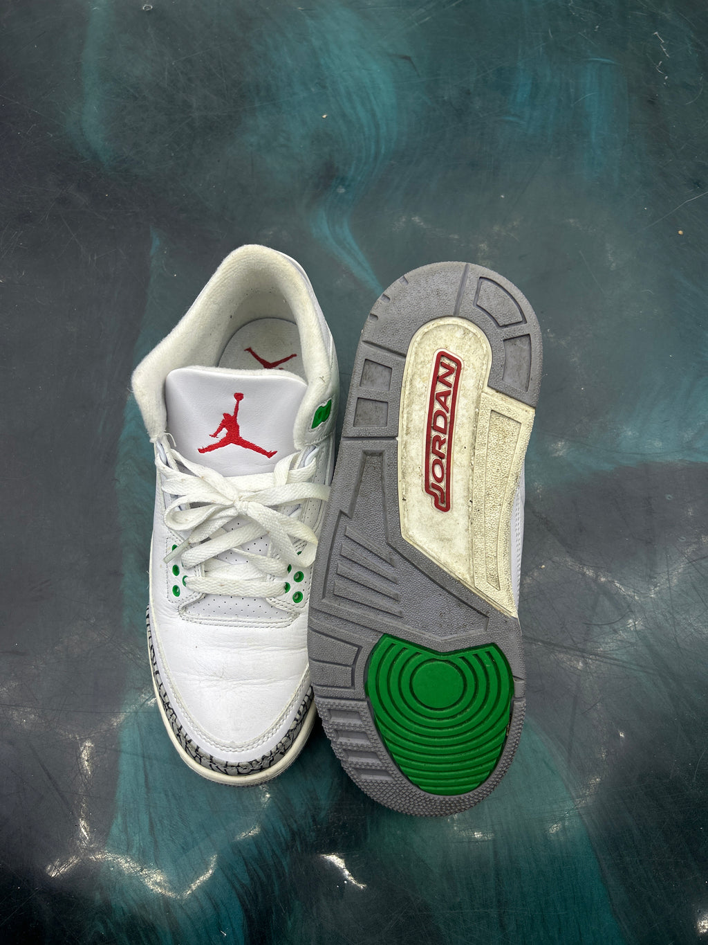 JORDAN 3 RETRO LUCKY GREEN PRE OWNED SIZE 9 NO BOX
