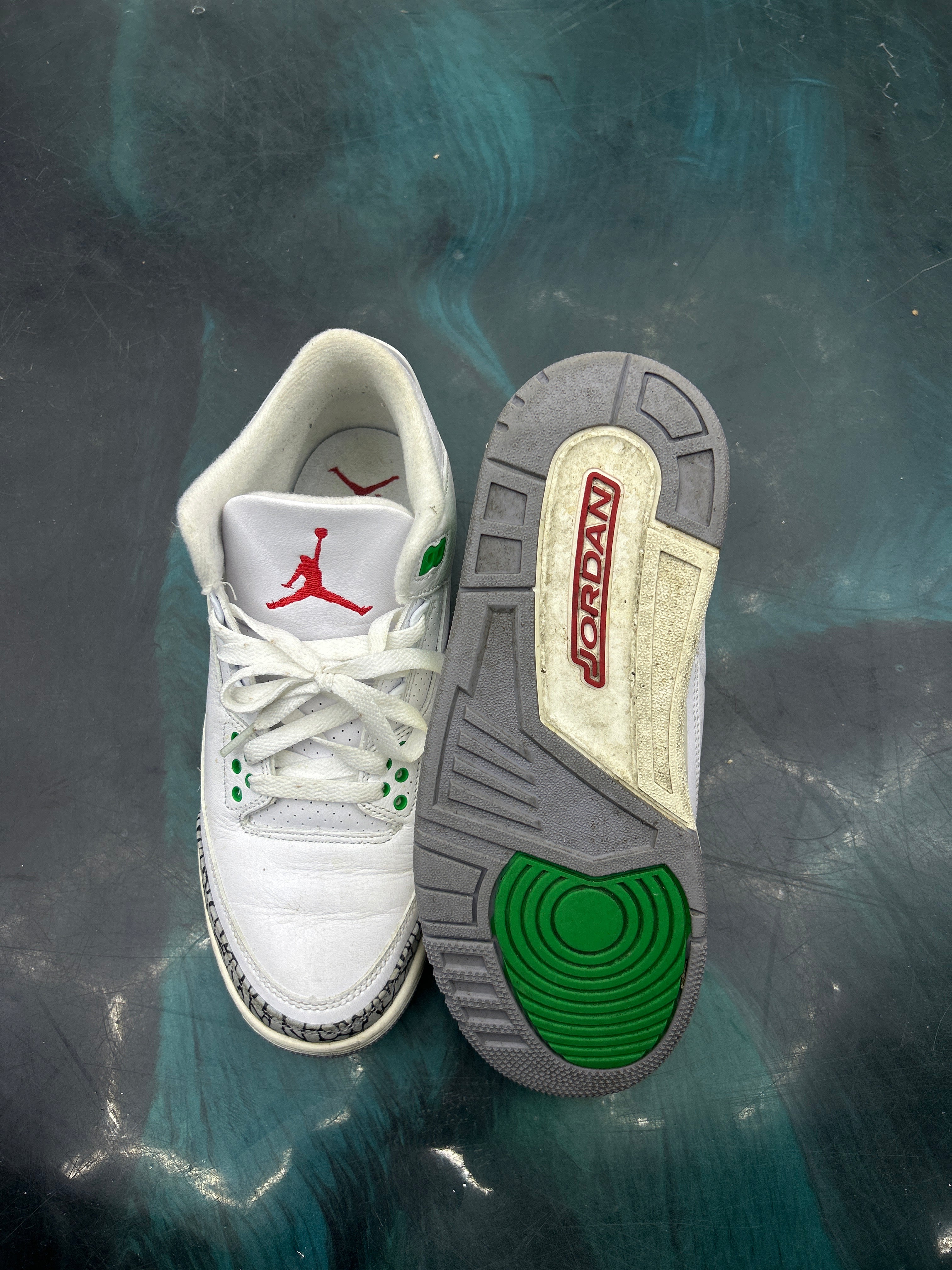 JORDAN 3 RETRO LUCKY GREEN PRE OWNED SIZE 9 NO BOX