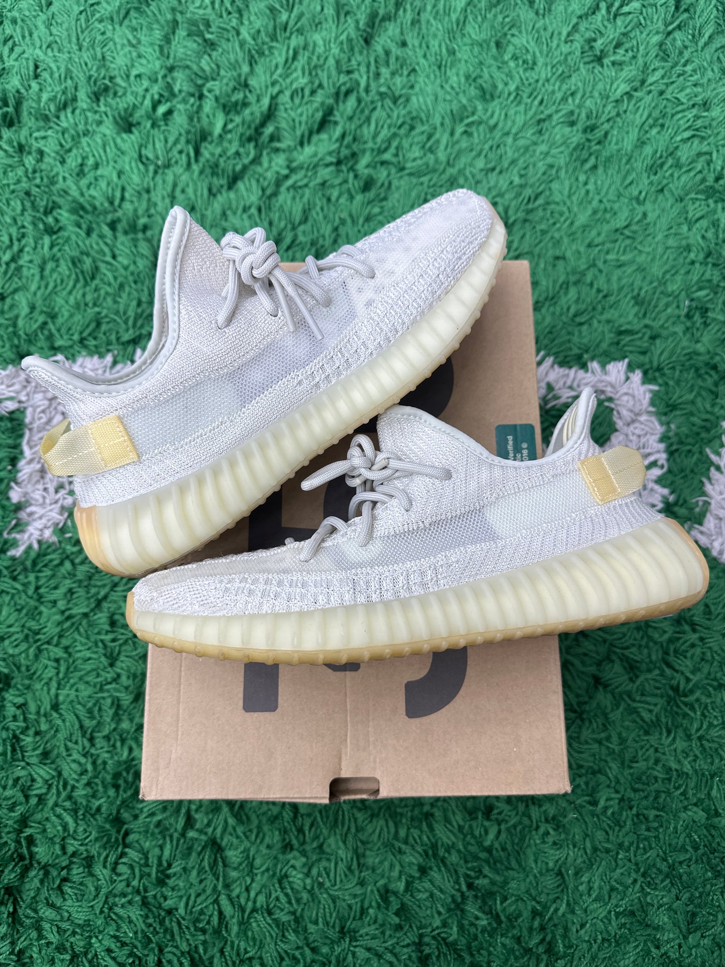 ADIDAS YEEZY BOOST 350 V2 LIGHT PRE-OWNED SIZE 9.5