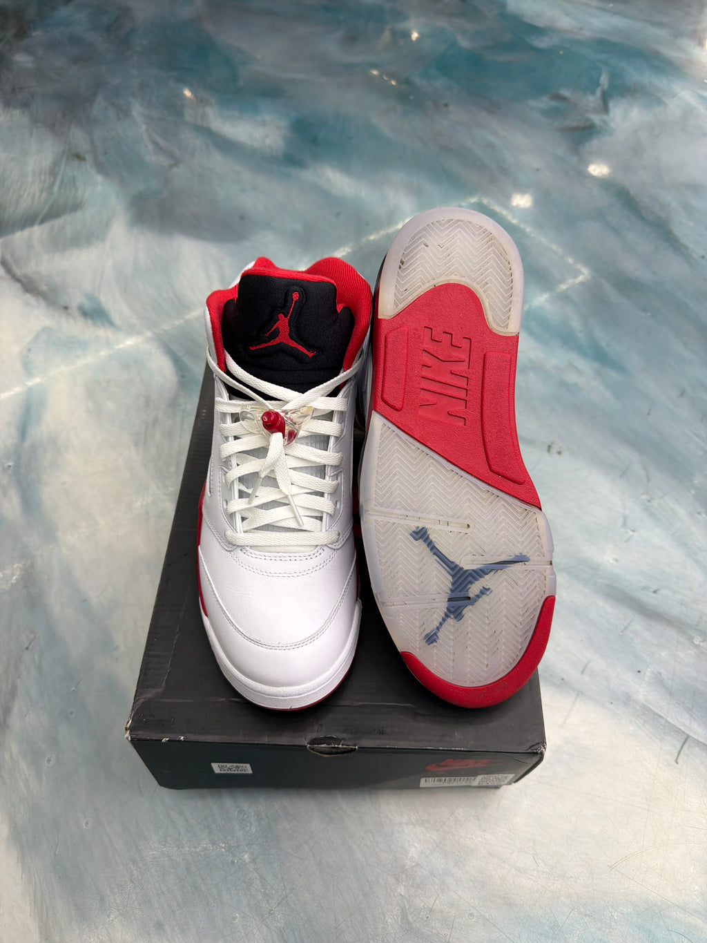 HORDAN 5 RETRO FIRE RED BLACK TOUNGE PRE OWNED SIZE 9.5