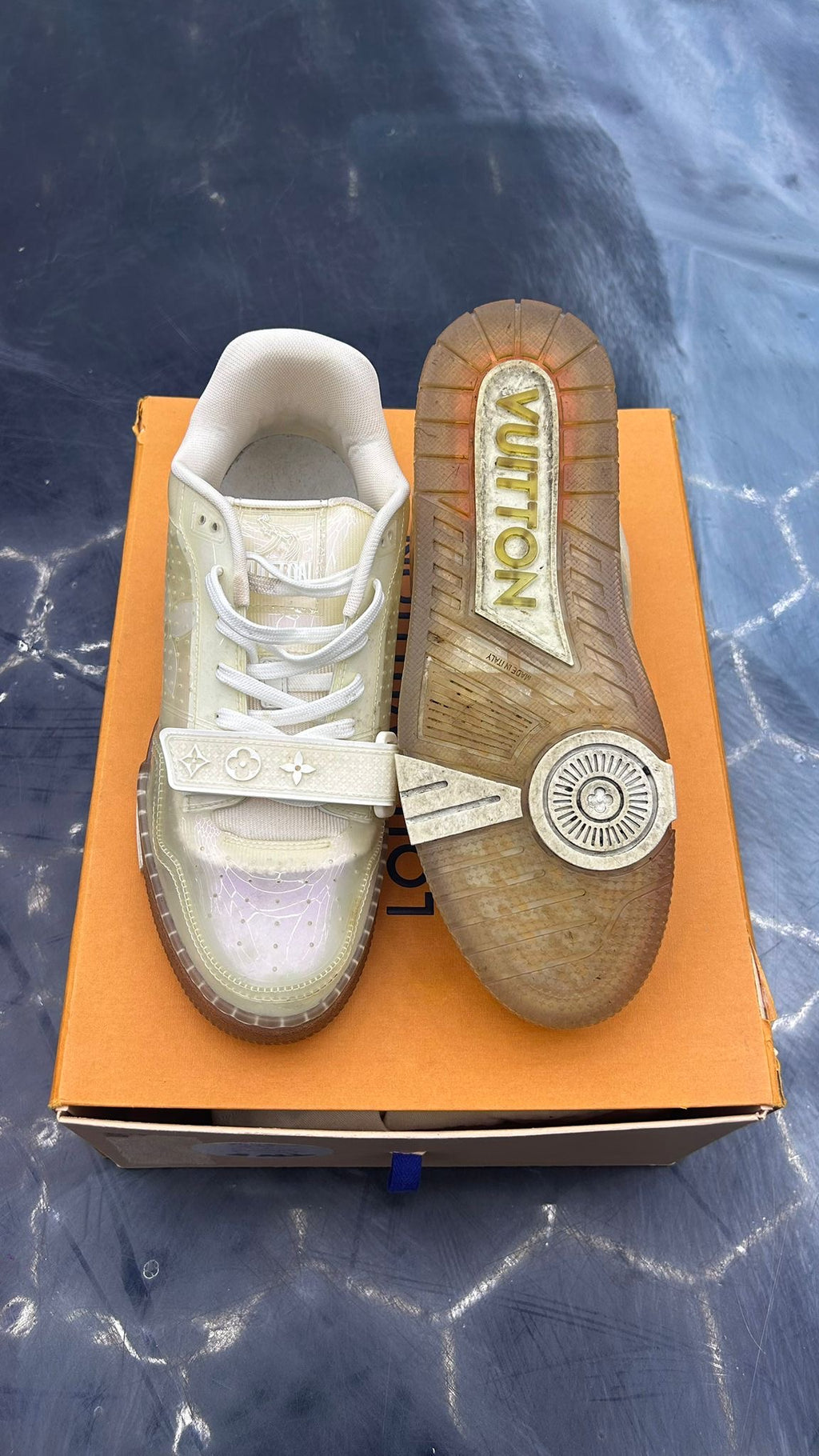 LOUIS VUITTON TRAINER WHITE TRANSPARENTE PRE OWNED SIZE 7LV 8.5US