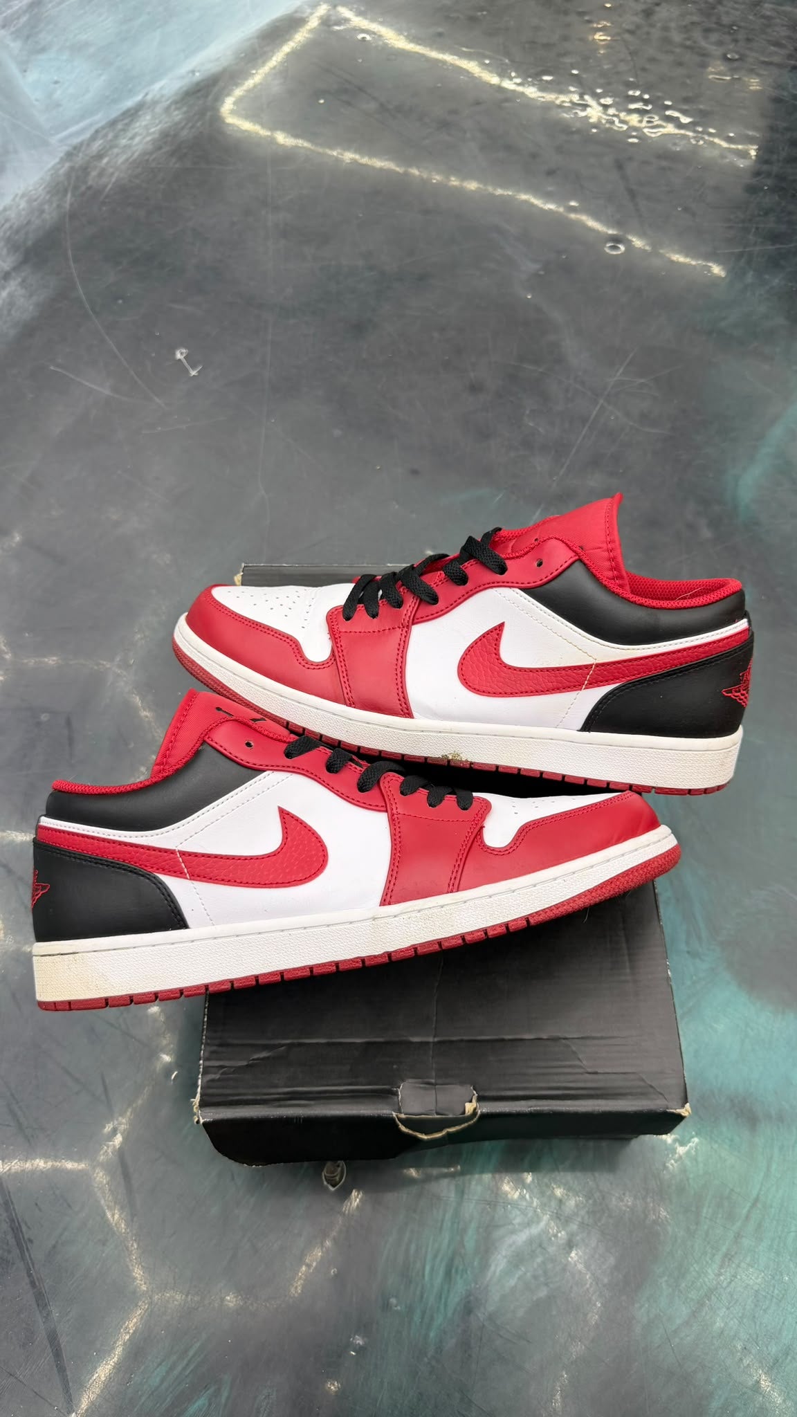 JORDAN 1 LOW PRE OWNED SIZE 13