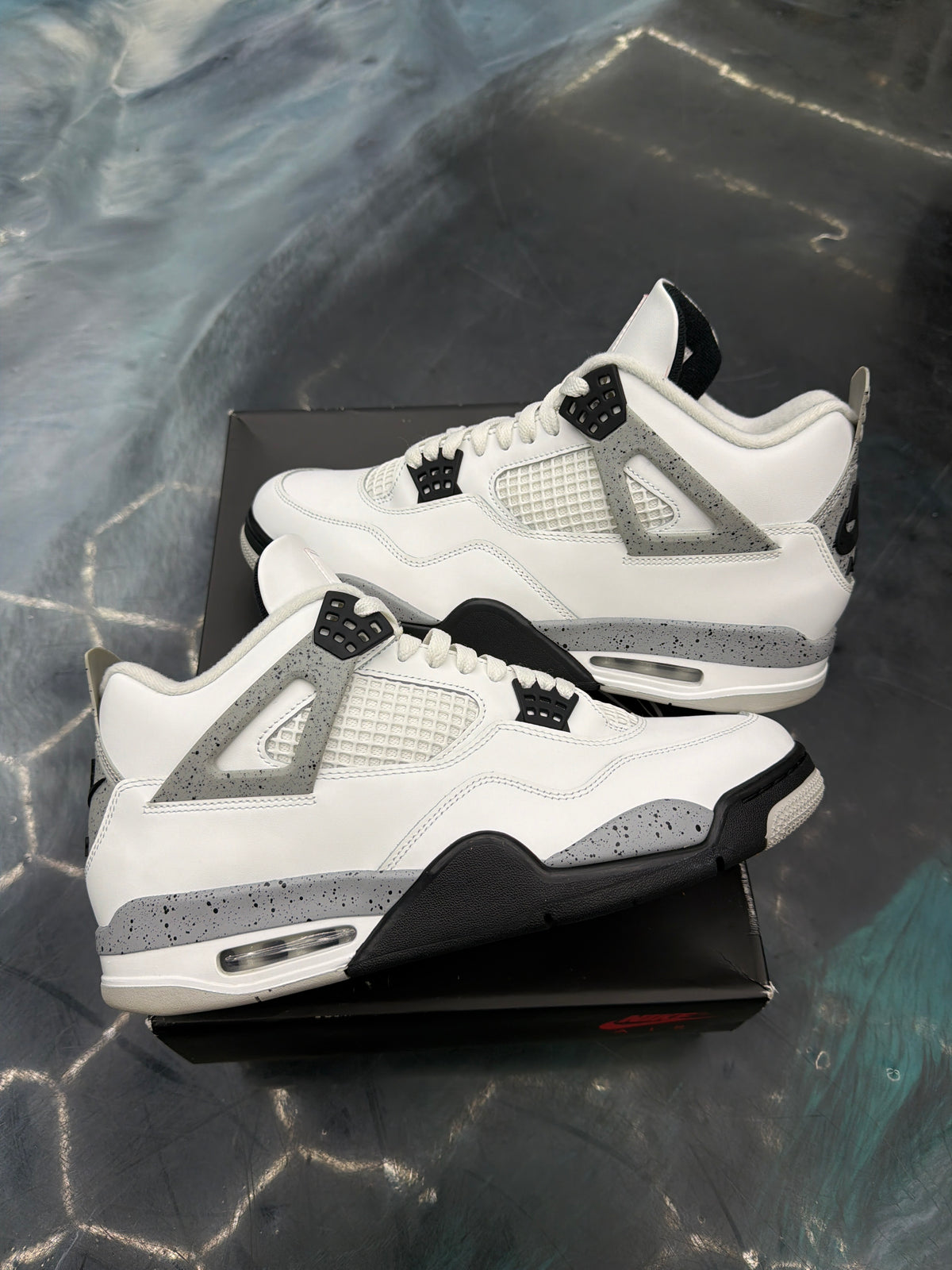 JORDAN 4 RETRO WHITE CEMENT PRE OWNED SIZE 12