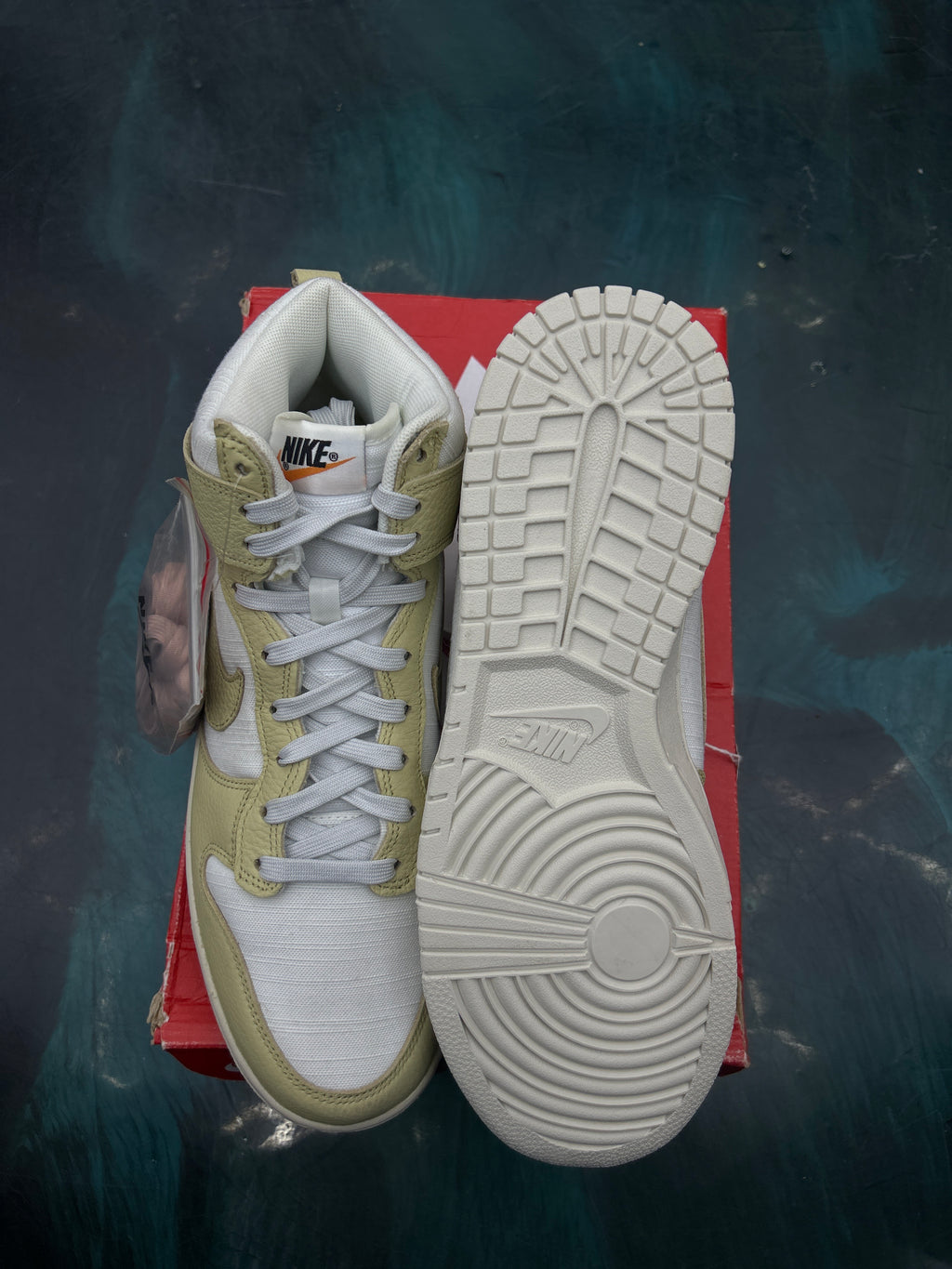 NIKE DUNK HIGH LX CERTIFIED FRESH TEAM GOLD BRAND NEW SIZE 11.5