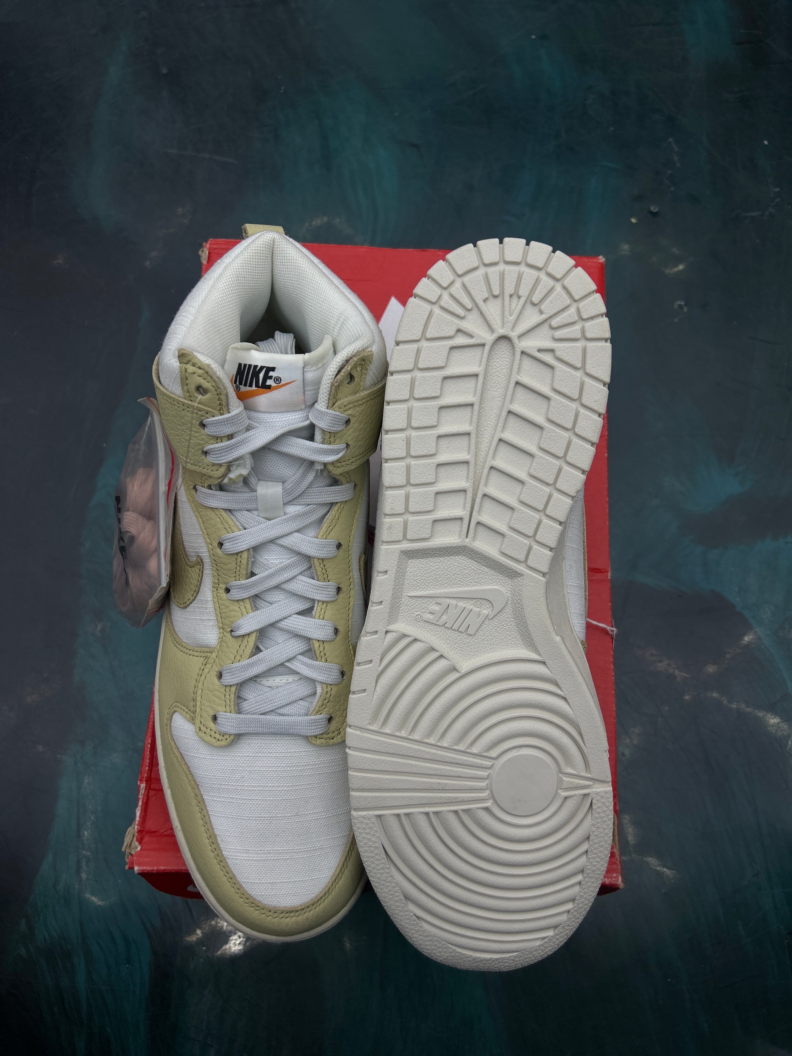 NIKE DUNK HIGH LX CERTIFIED FRESH TEAM GOLD BRAND NEW SIZE 11.5