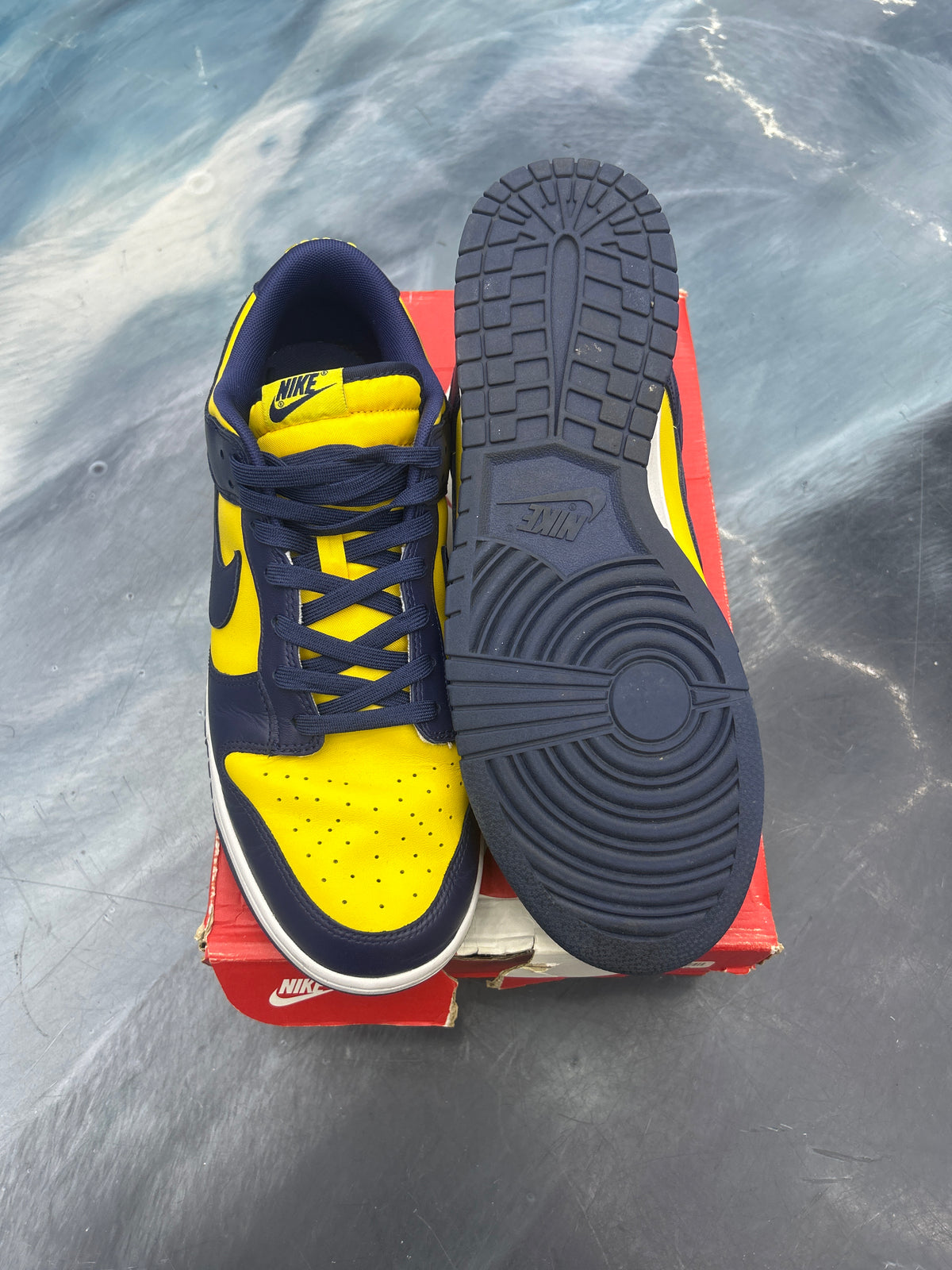 NIKE DUNK LOW MICHIGAN (2021) SIZE 13 PRE-OWNED