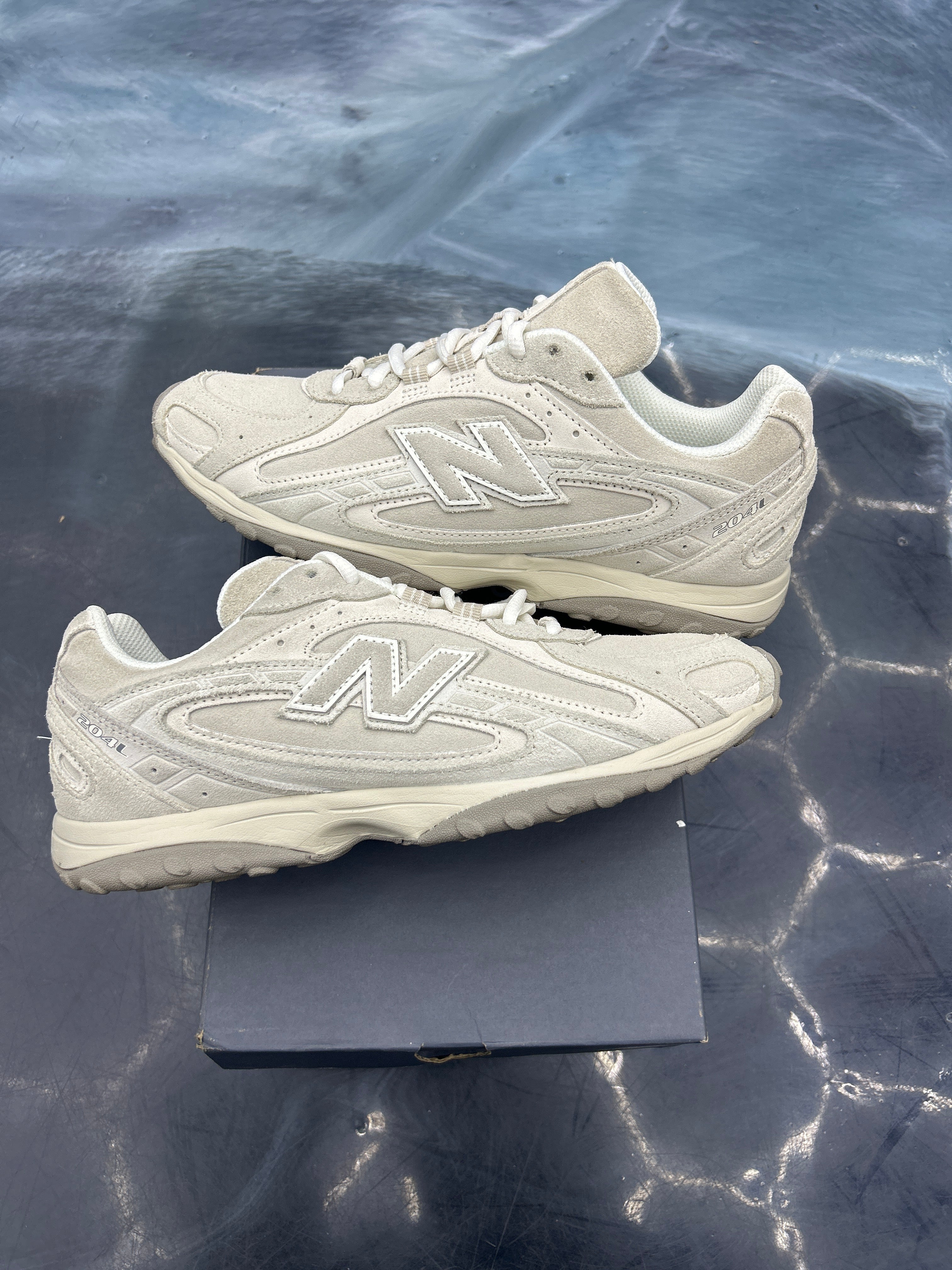 NEW BALANCE 204L TIMBERWOLF PRE OWNED SIZE 8